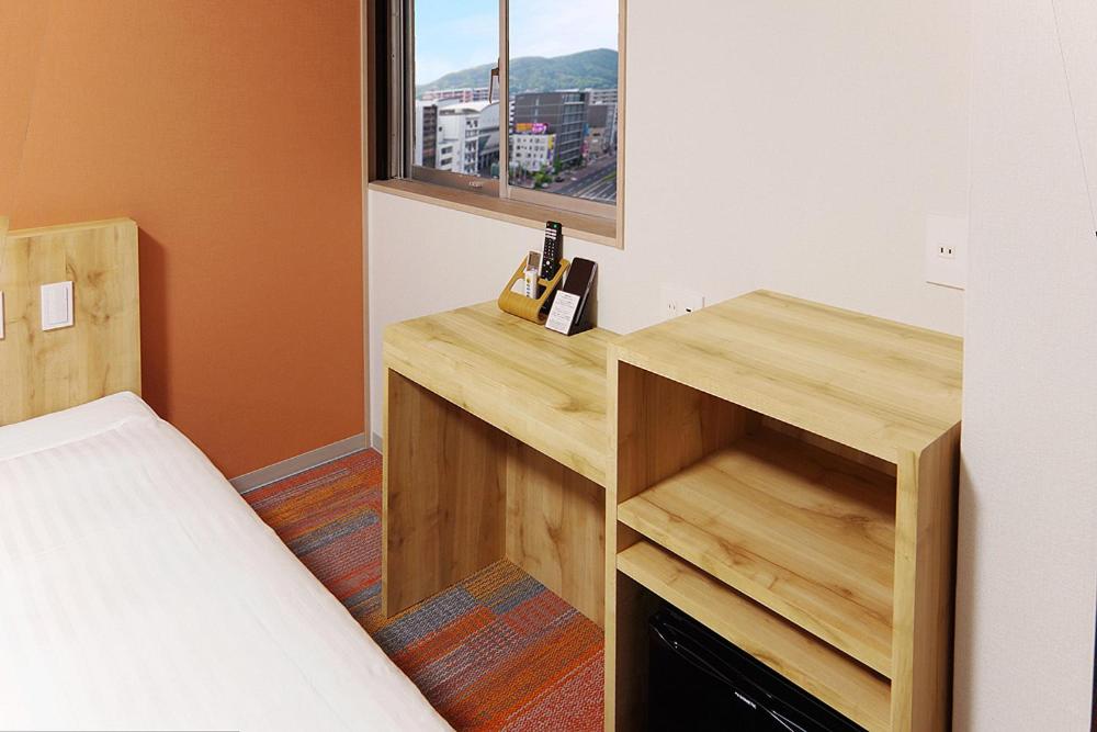 Twin Room - Non-Smoking photo 3