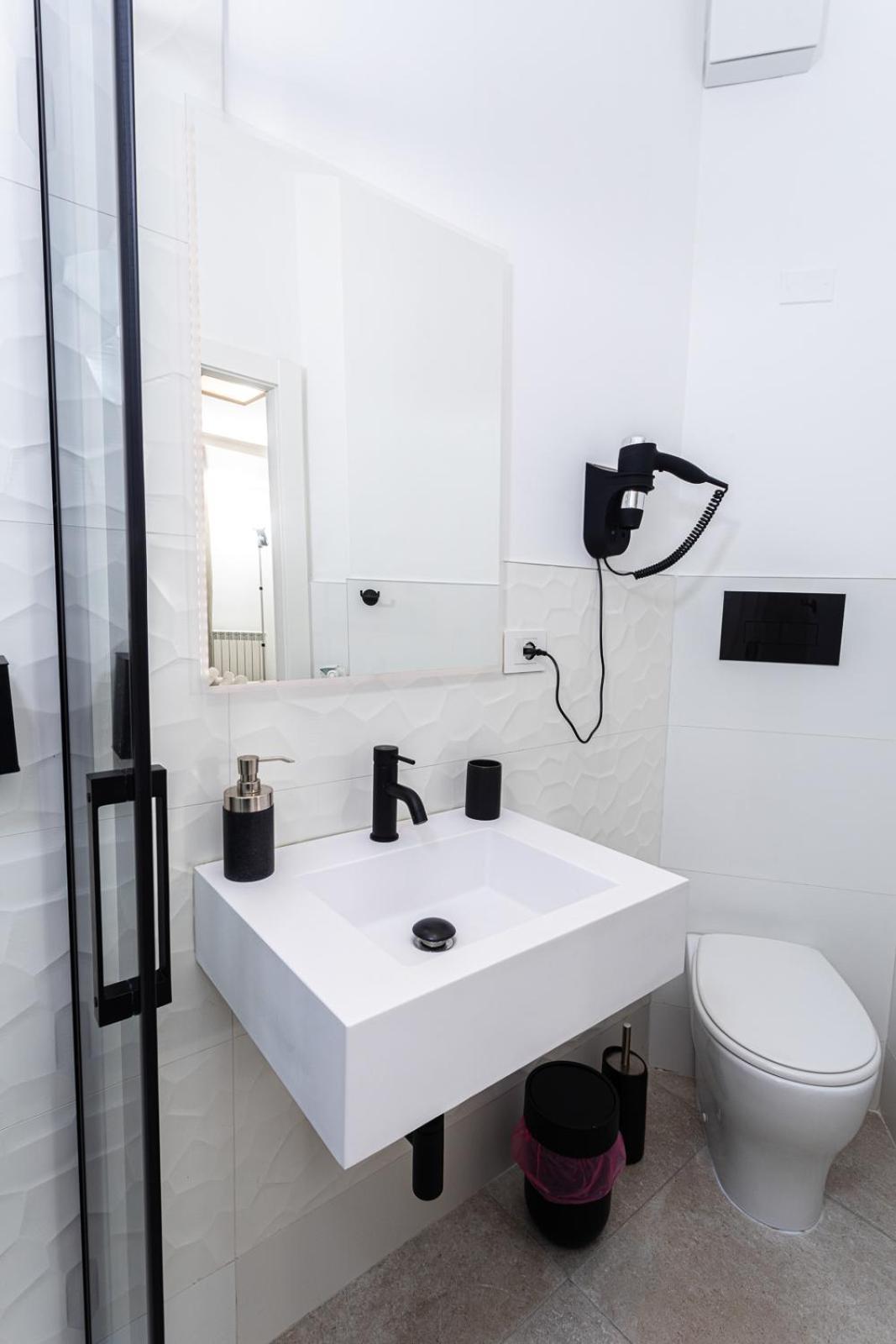 Superior Double or Twin Room with City View - Photo 35