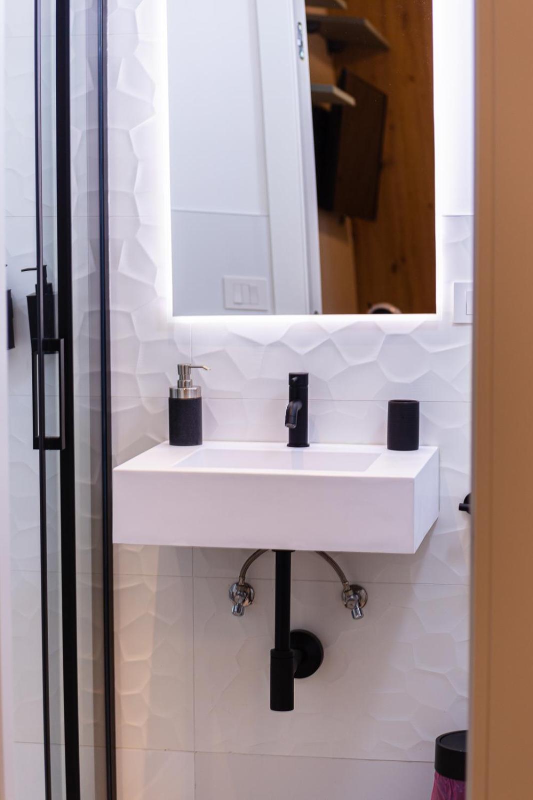 Superior Double or Twin Room with City View - Photo 21