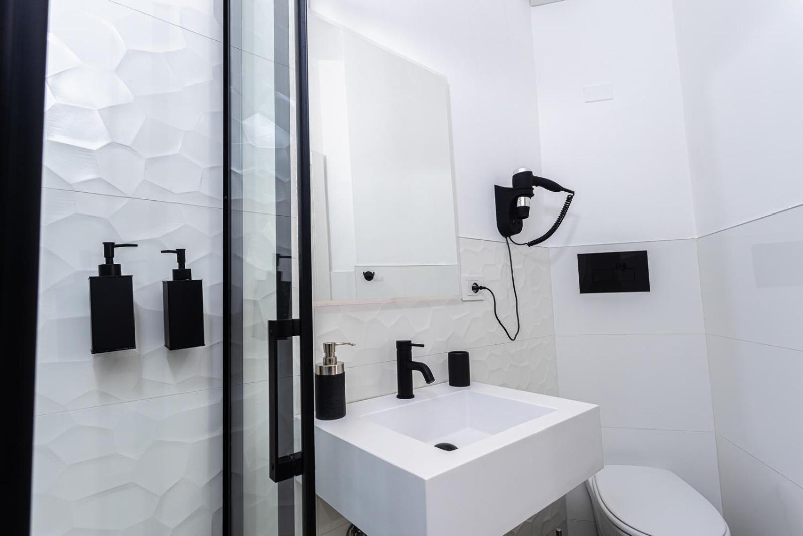 Superior Double or Twin Room with City View - Photo 7