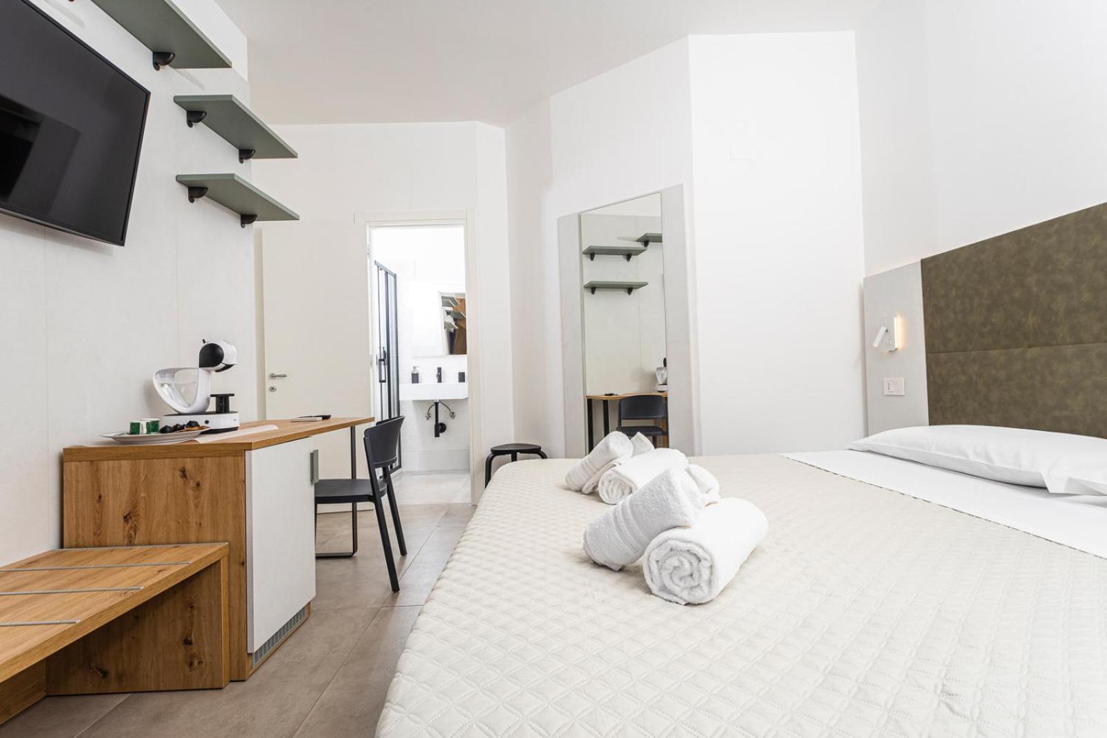 Superior Double or Twin Room with City View - Photo 2