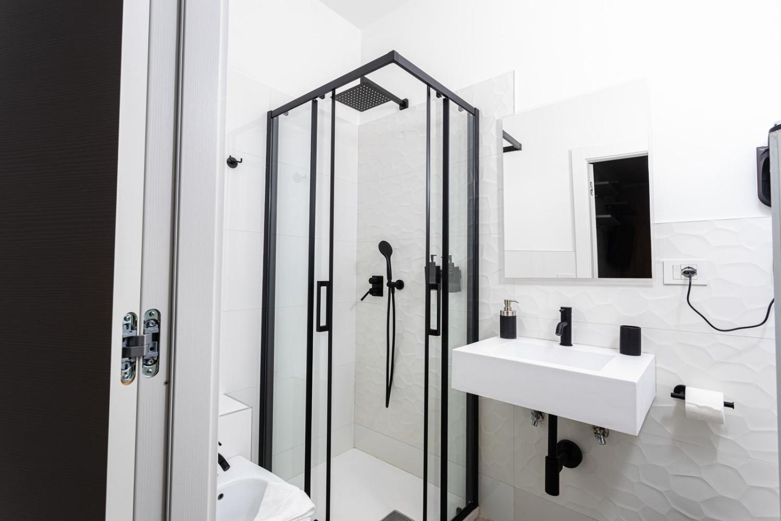 Superior Double or Twin Room with City View - Photo 33