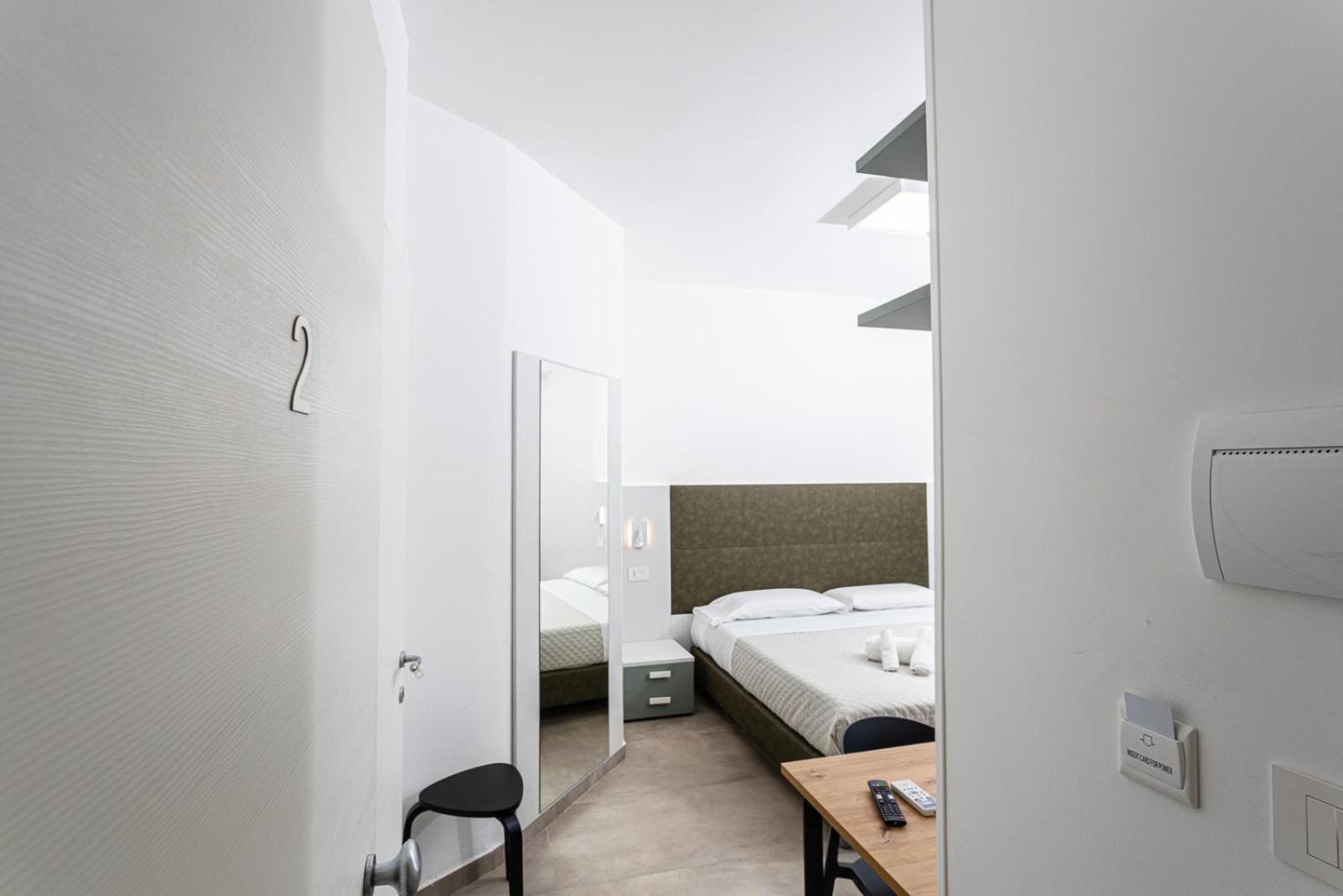 Superior Double or Twin Room with City View - Photo 15