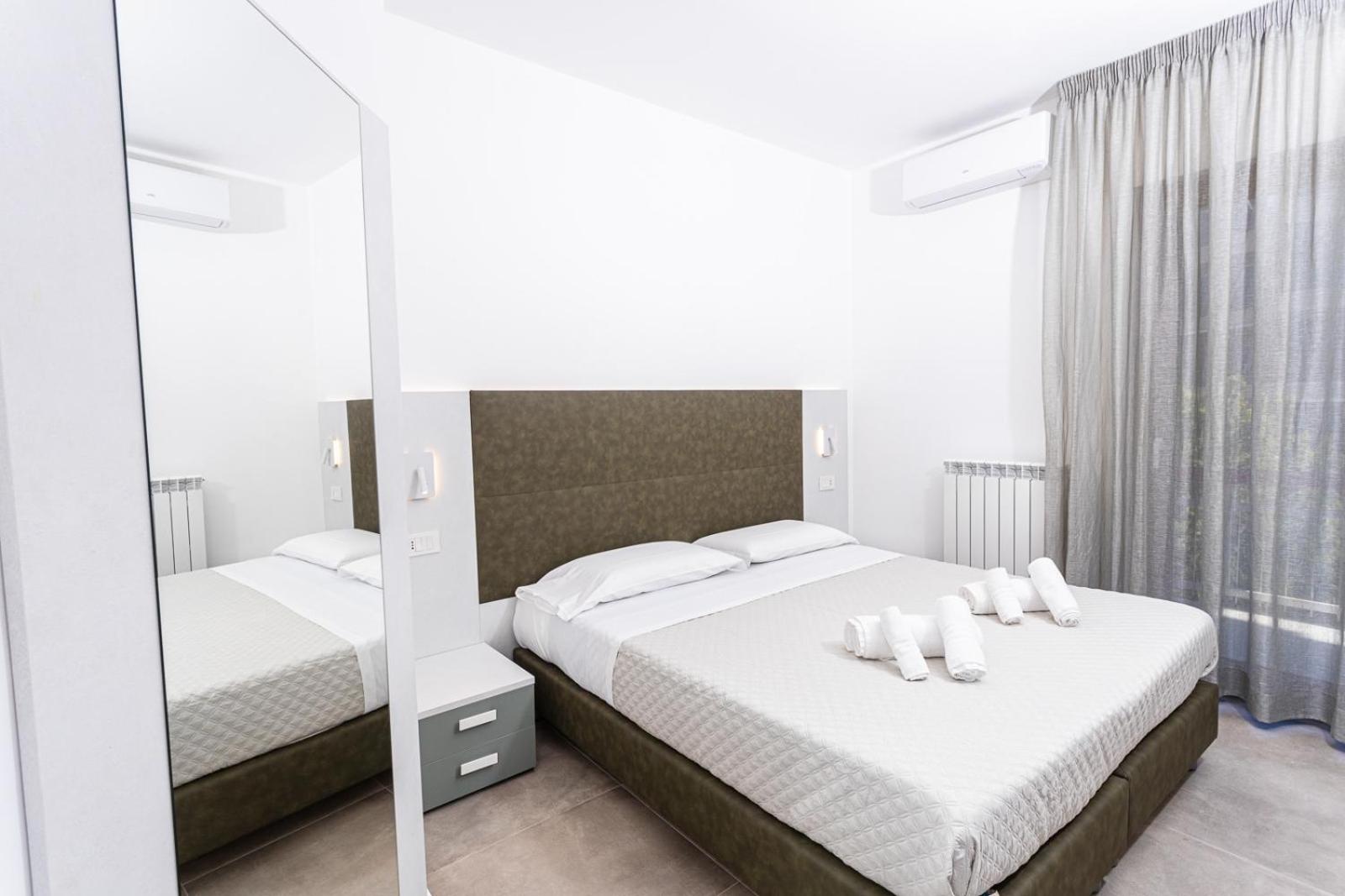 Superior Double or Twin Room with City View - Photo 4