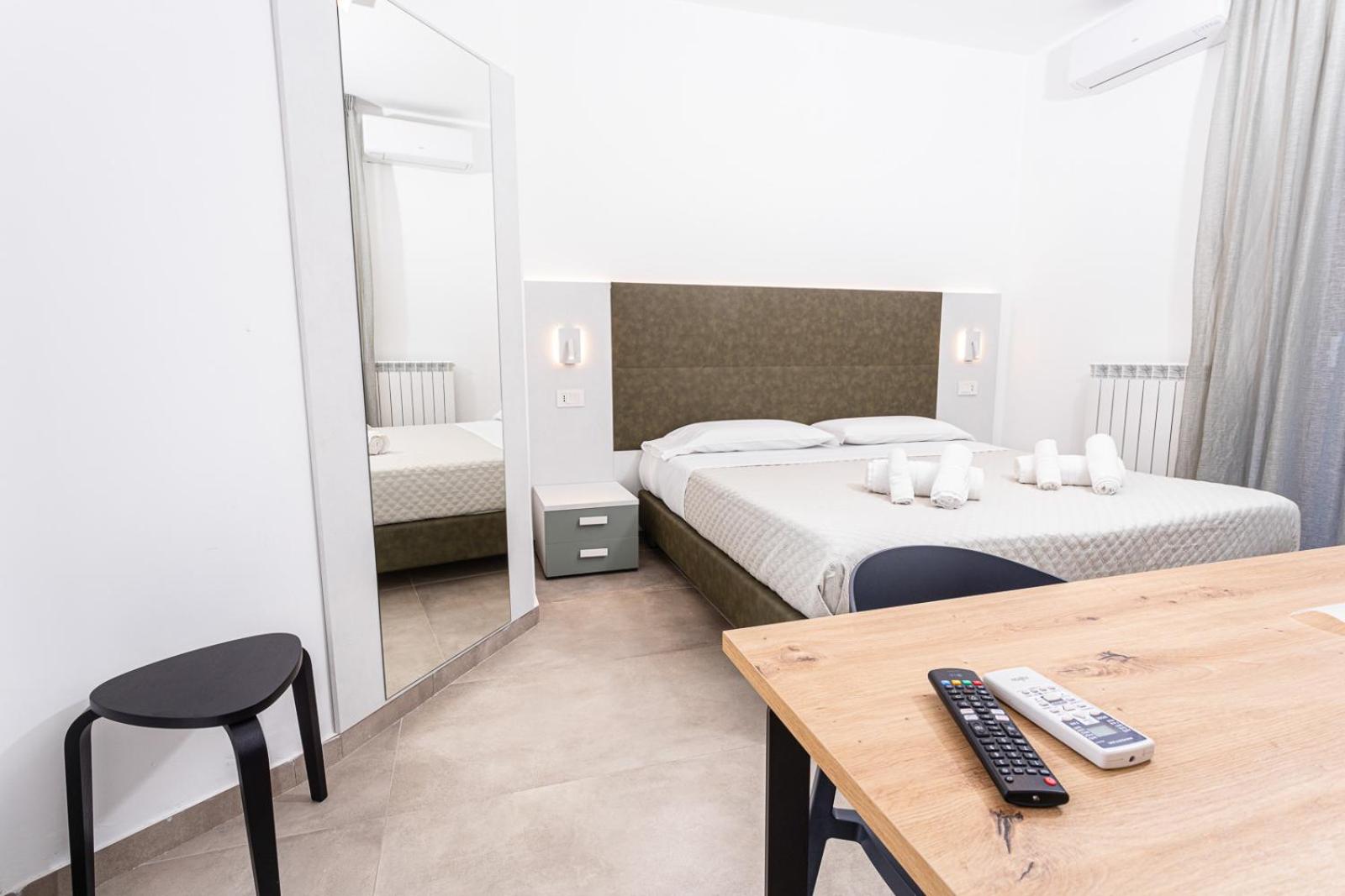 Superior Double or Twin Room with City View - Photo 45