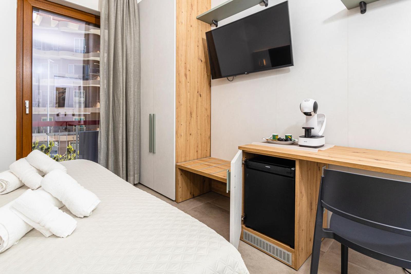 Superior Double or Twin Room with City View - Photo 40