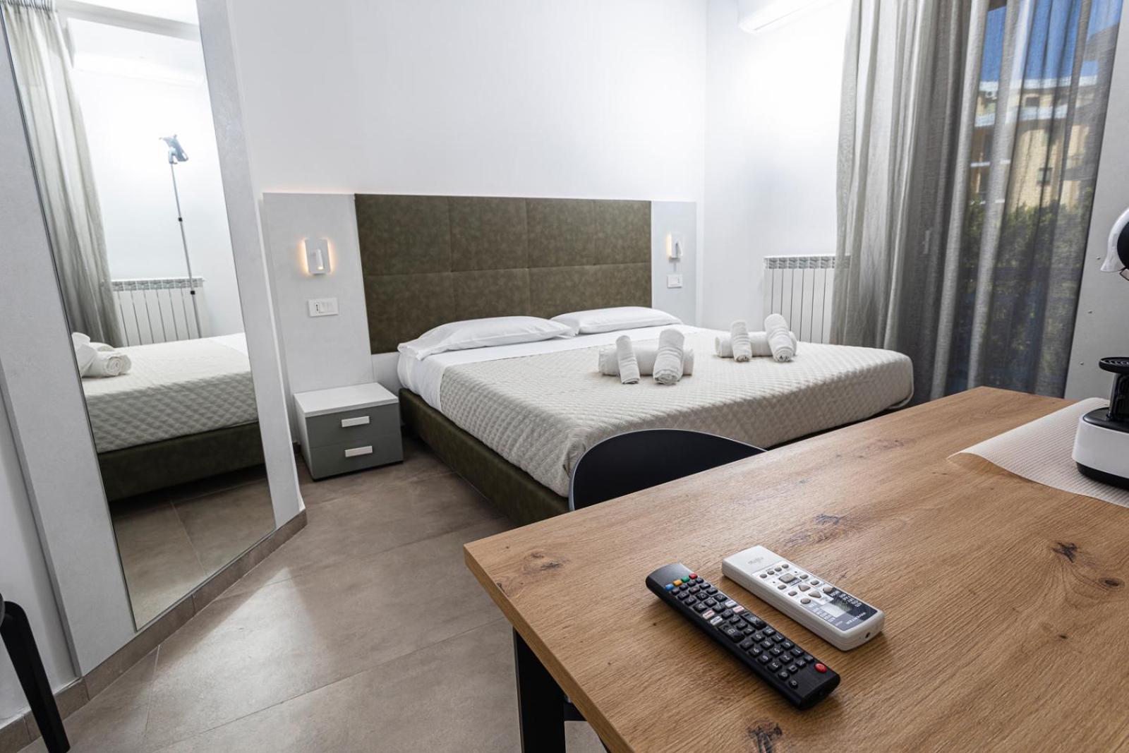 Superior Double or Twin Room with City View - Photo 9
