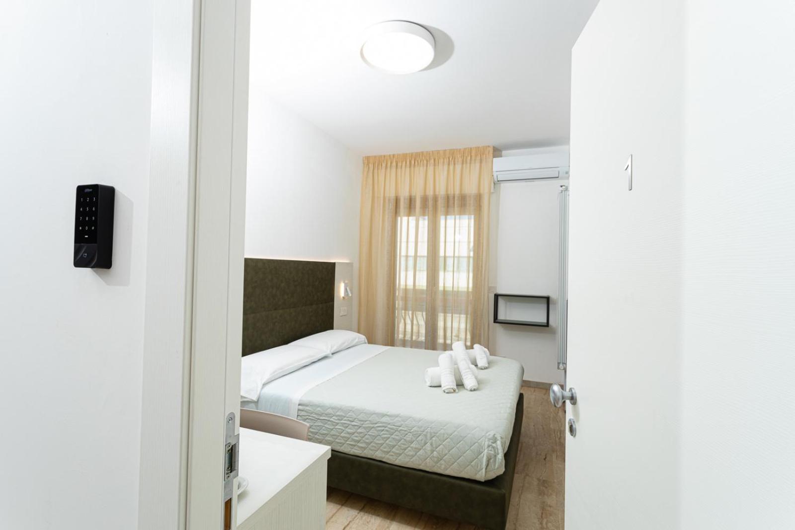 Economy Double Room - Photo 20