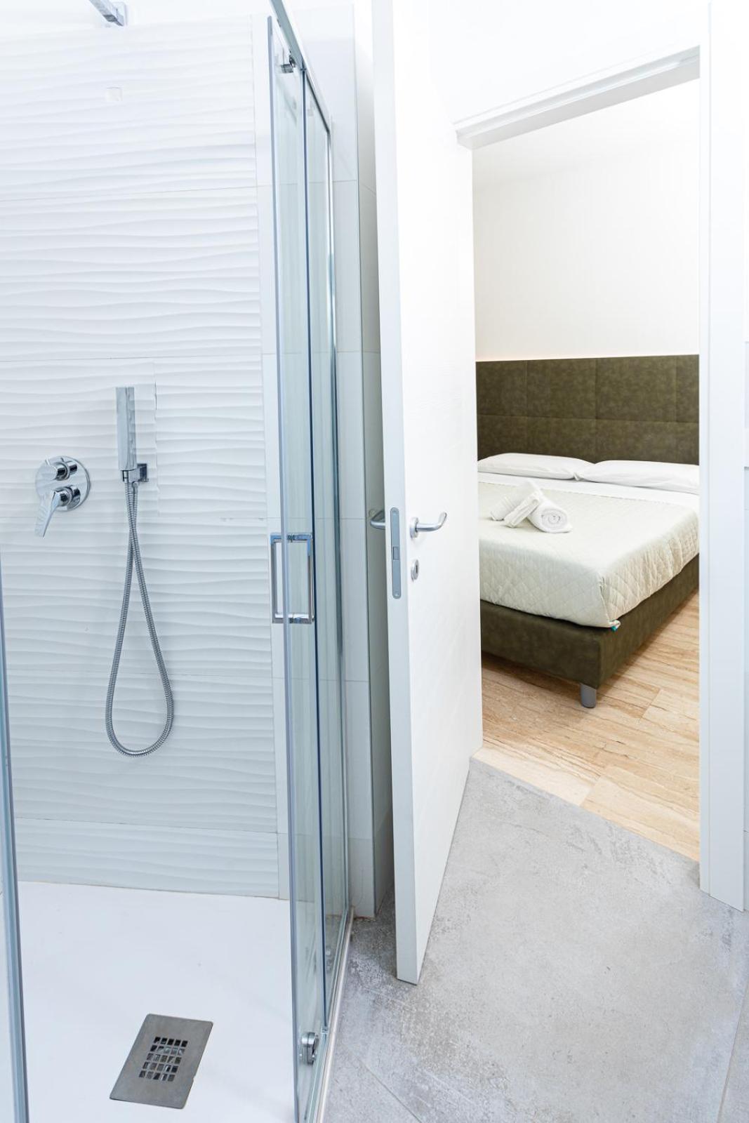 Economy Double Room - Photo 10