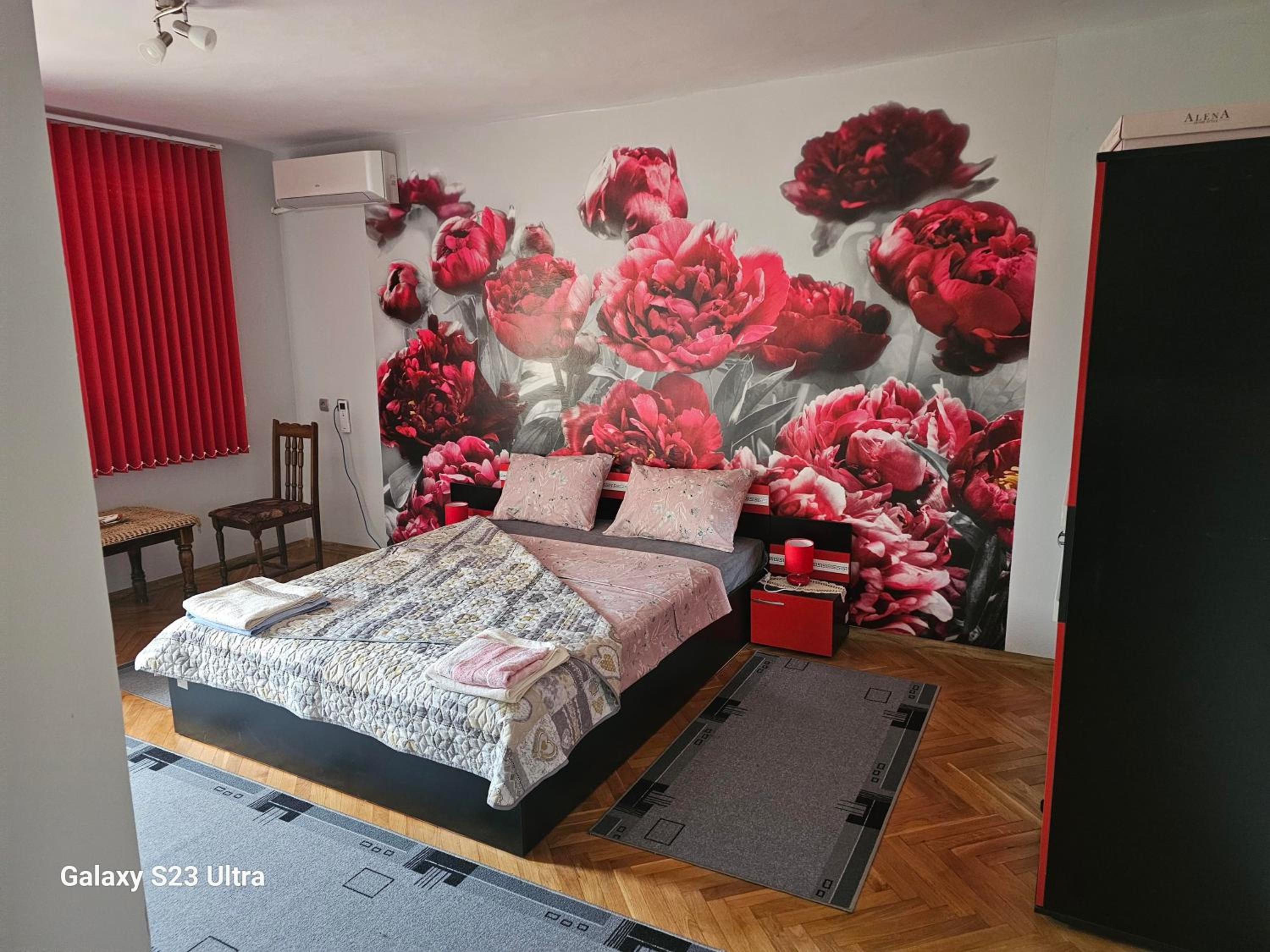 Apartment photo 2