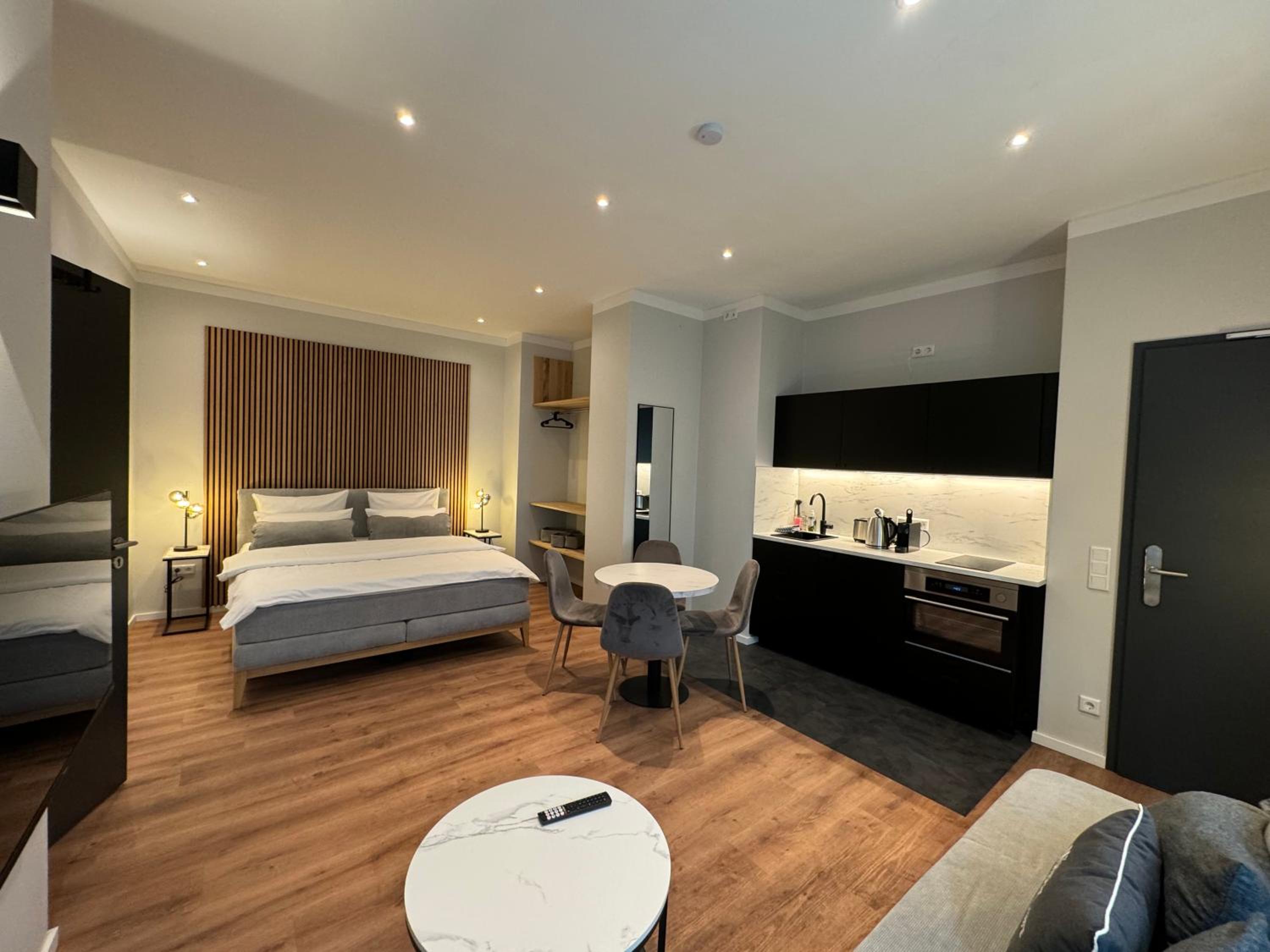 Deluxe King Suite