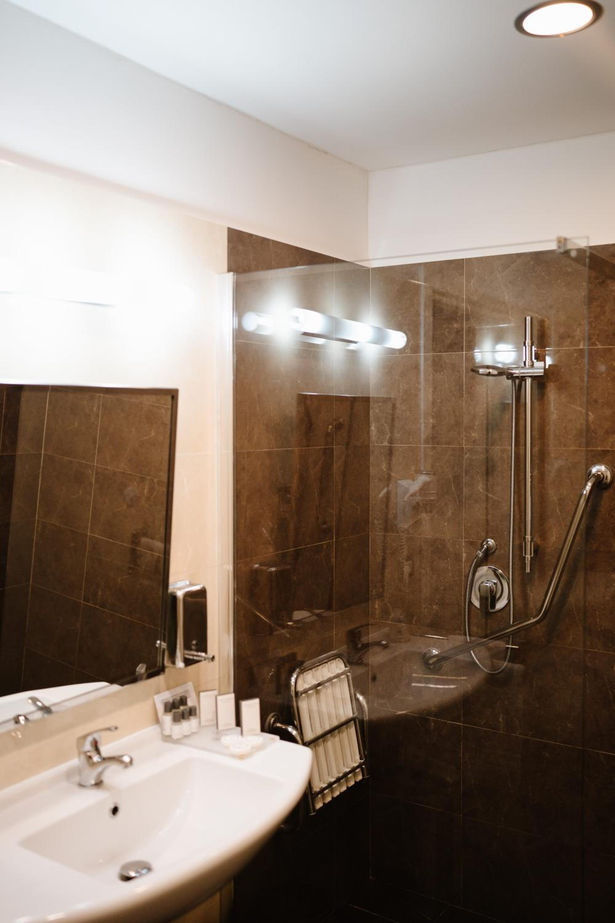 Triple Room - Photo 6