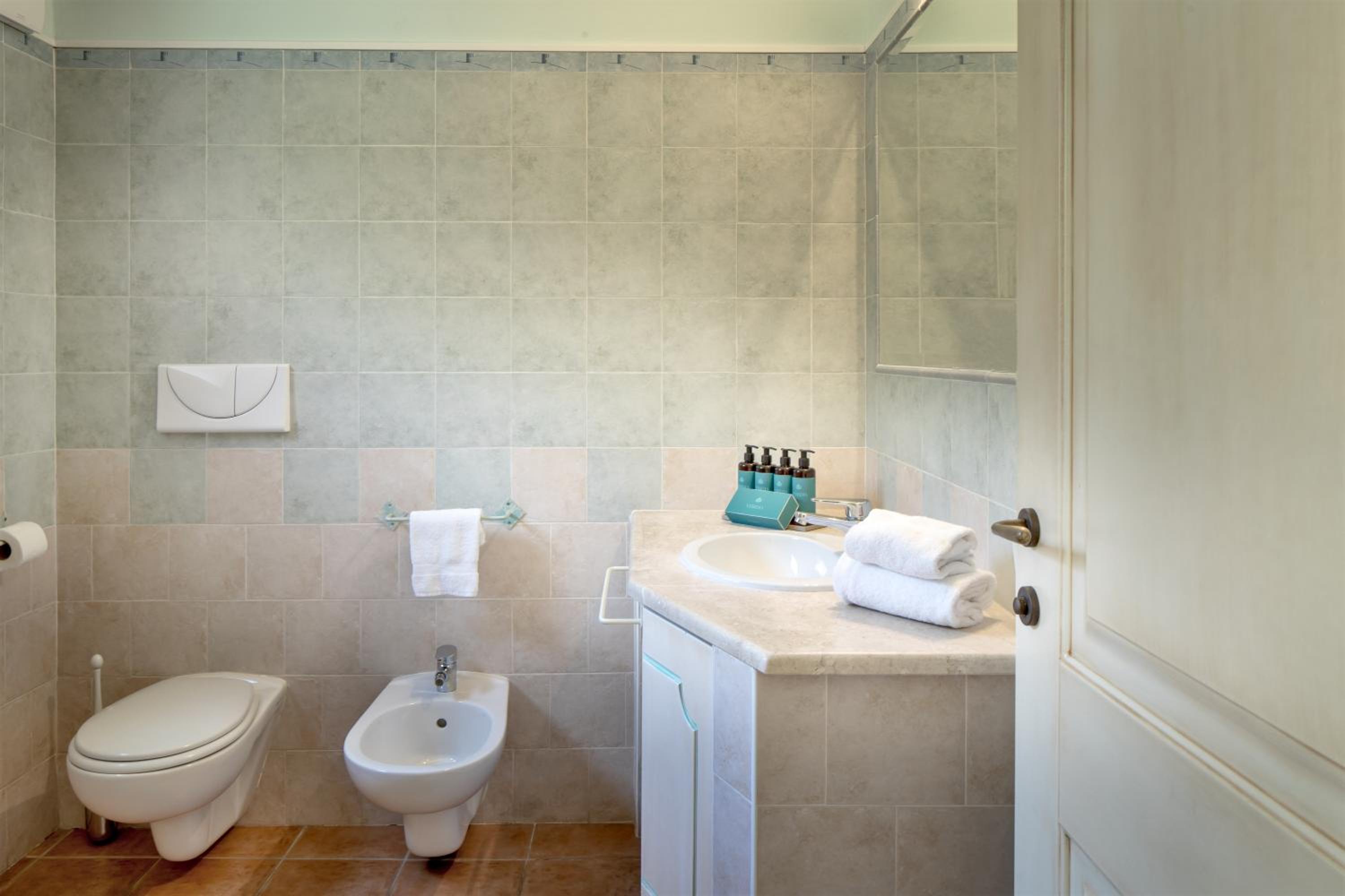Standard Triple Room - Photo 3