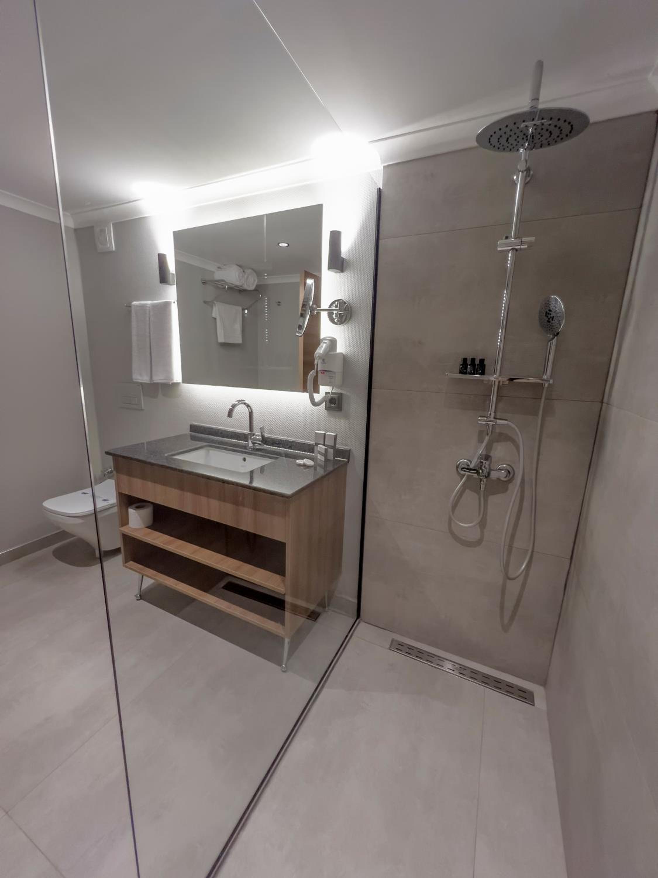 Deluxe Double Room with Balcony and Sea View - Photo 7