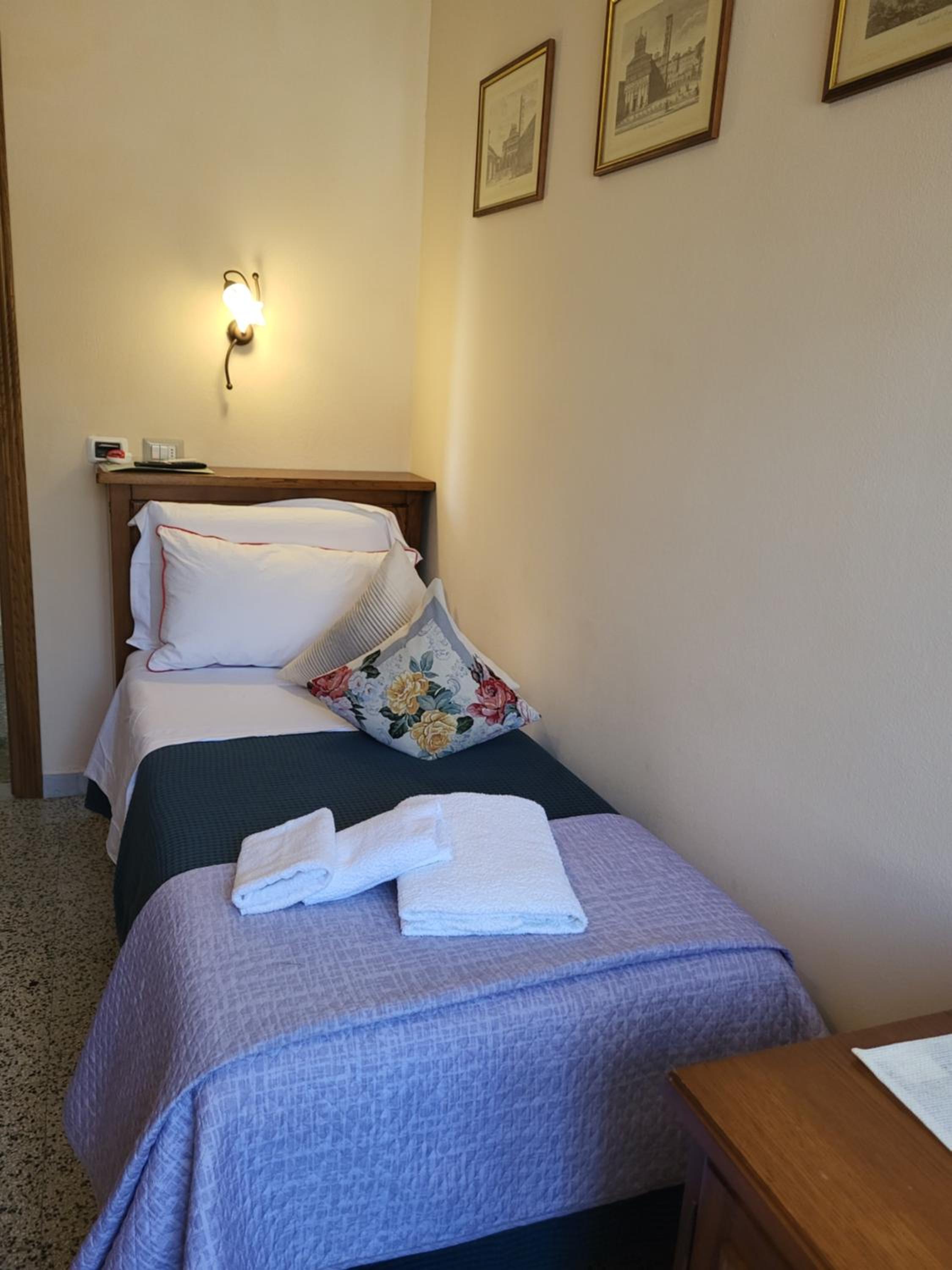 Single Room photo 3