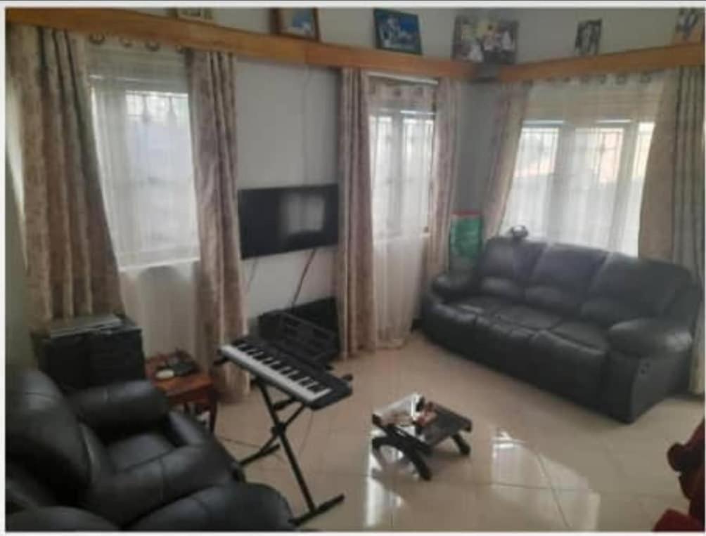 Three-Bedroom House photo 2