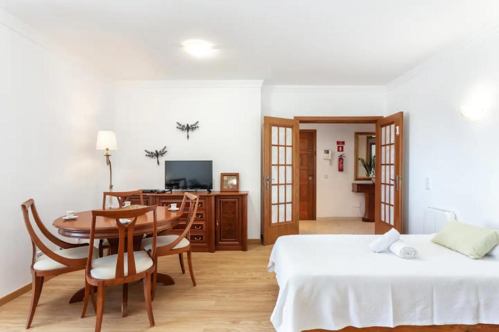 Quadruple Room with Shared Bathroom