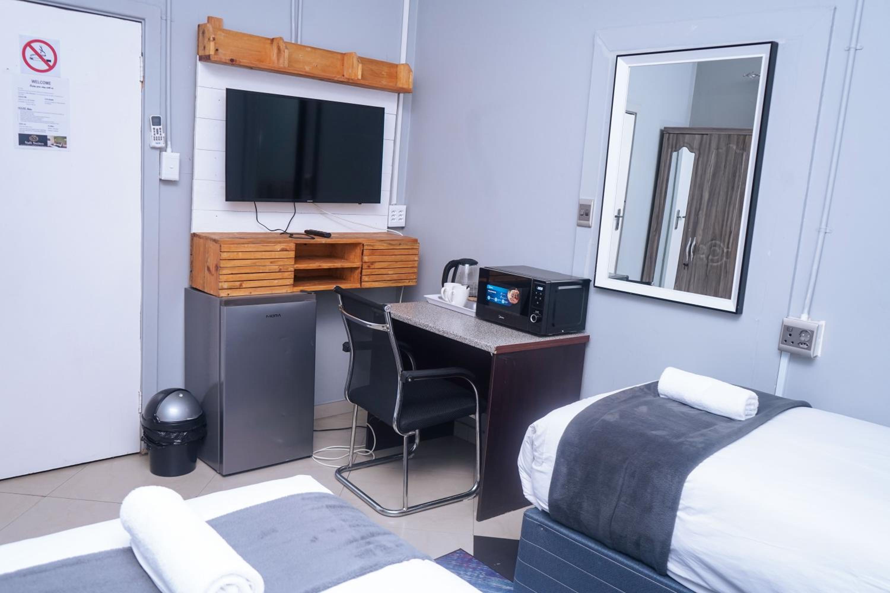 Deluxe Double Room with Balcony photo 2