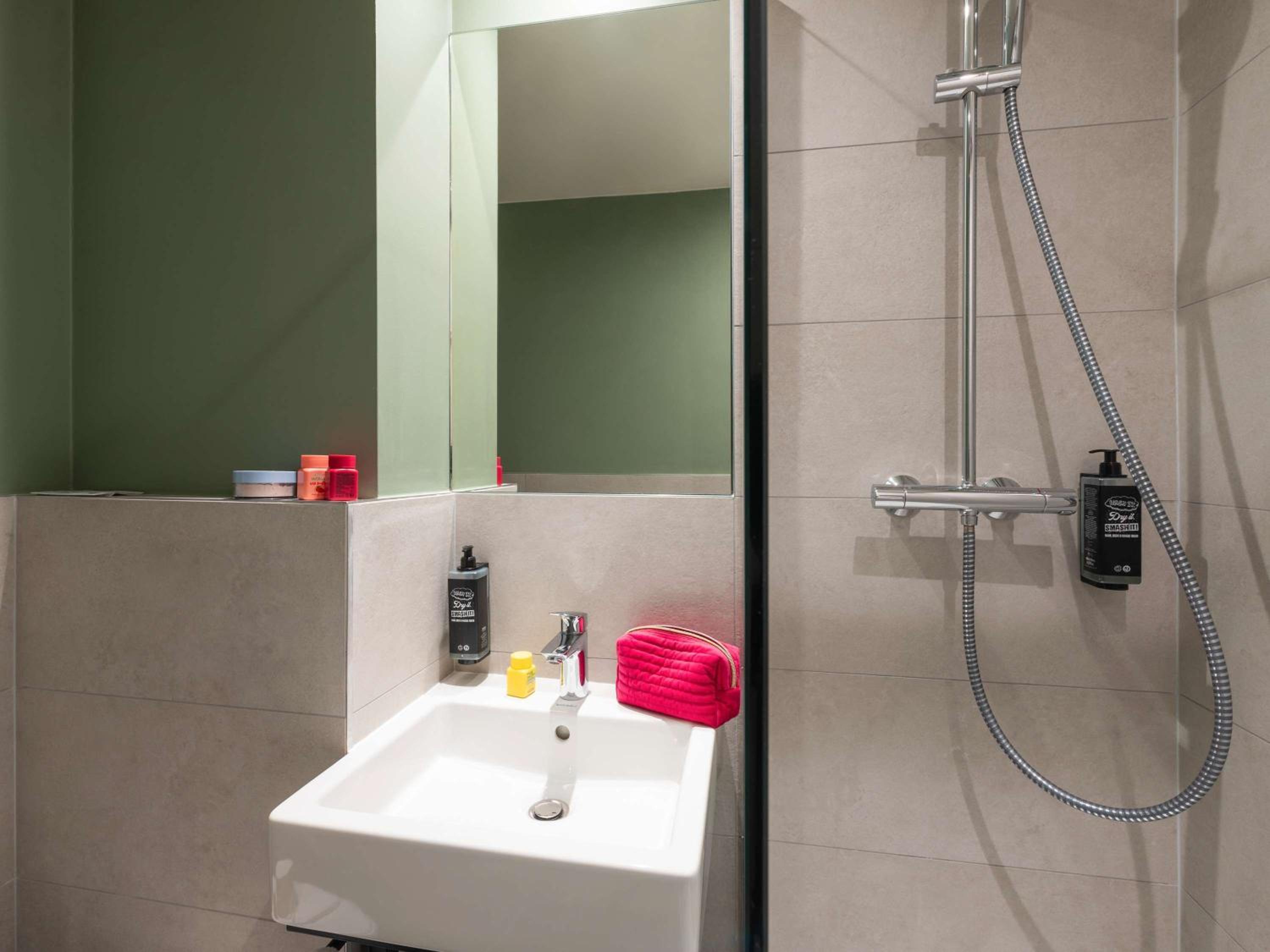 Standard Double Room - Photo 7