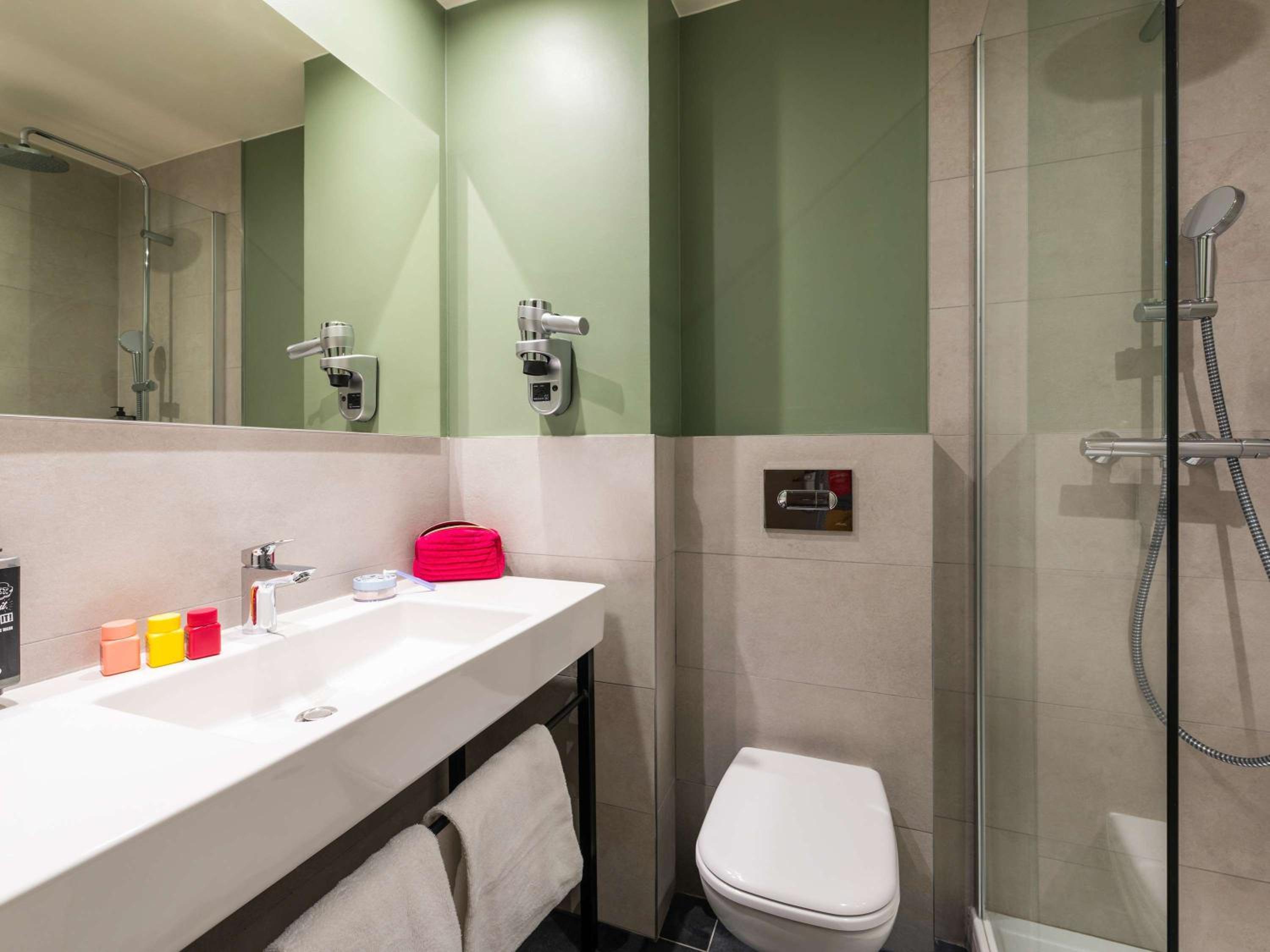 Standard Twin Room - Photo 6