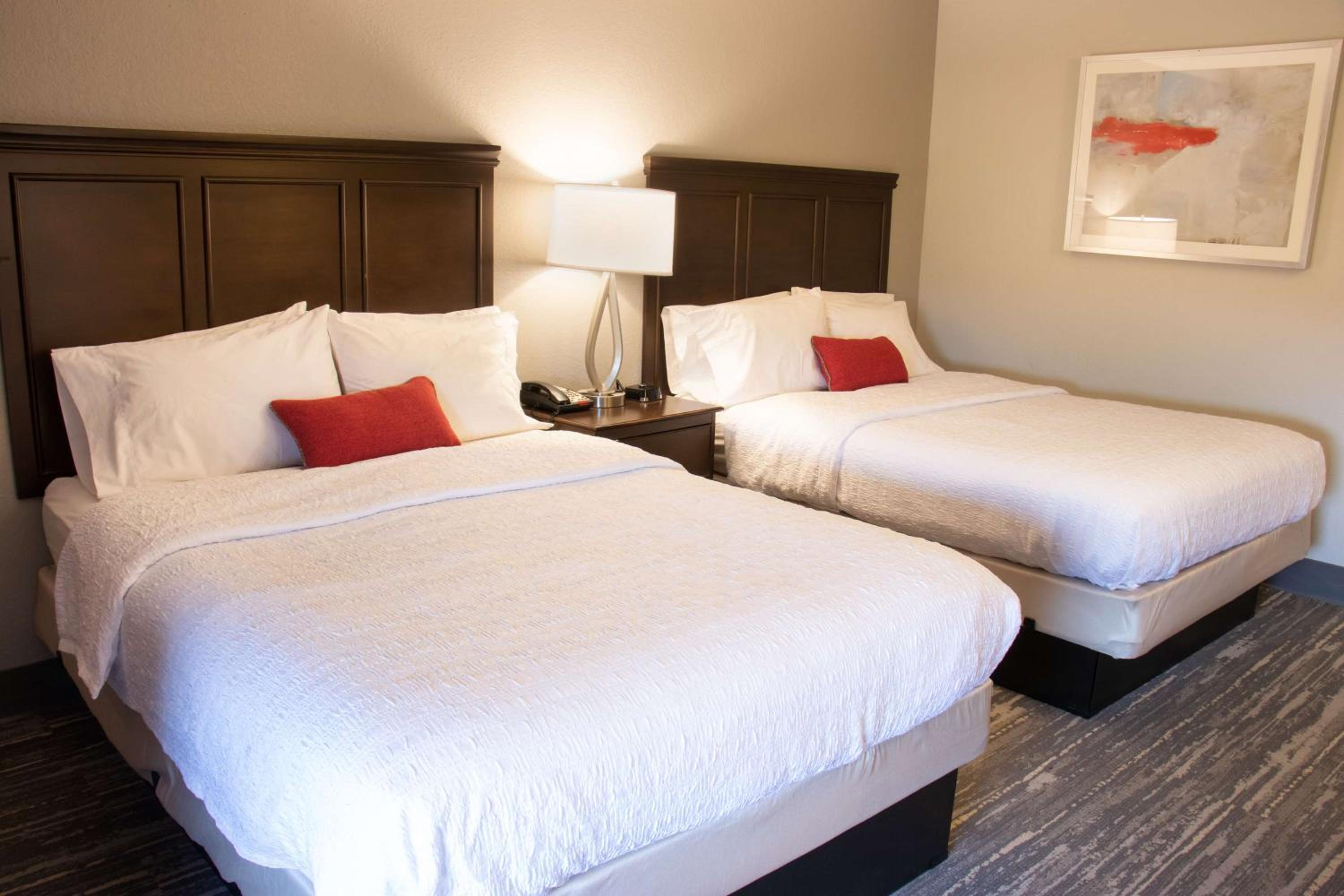 Room with Two Queen Beds - Non-Smoking - Photo 3