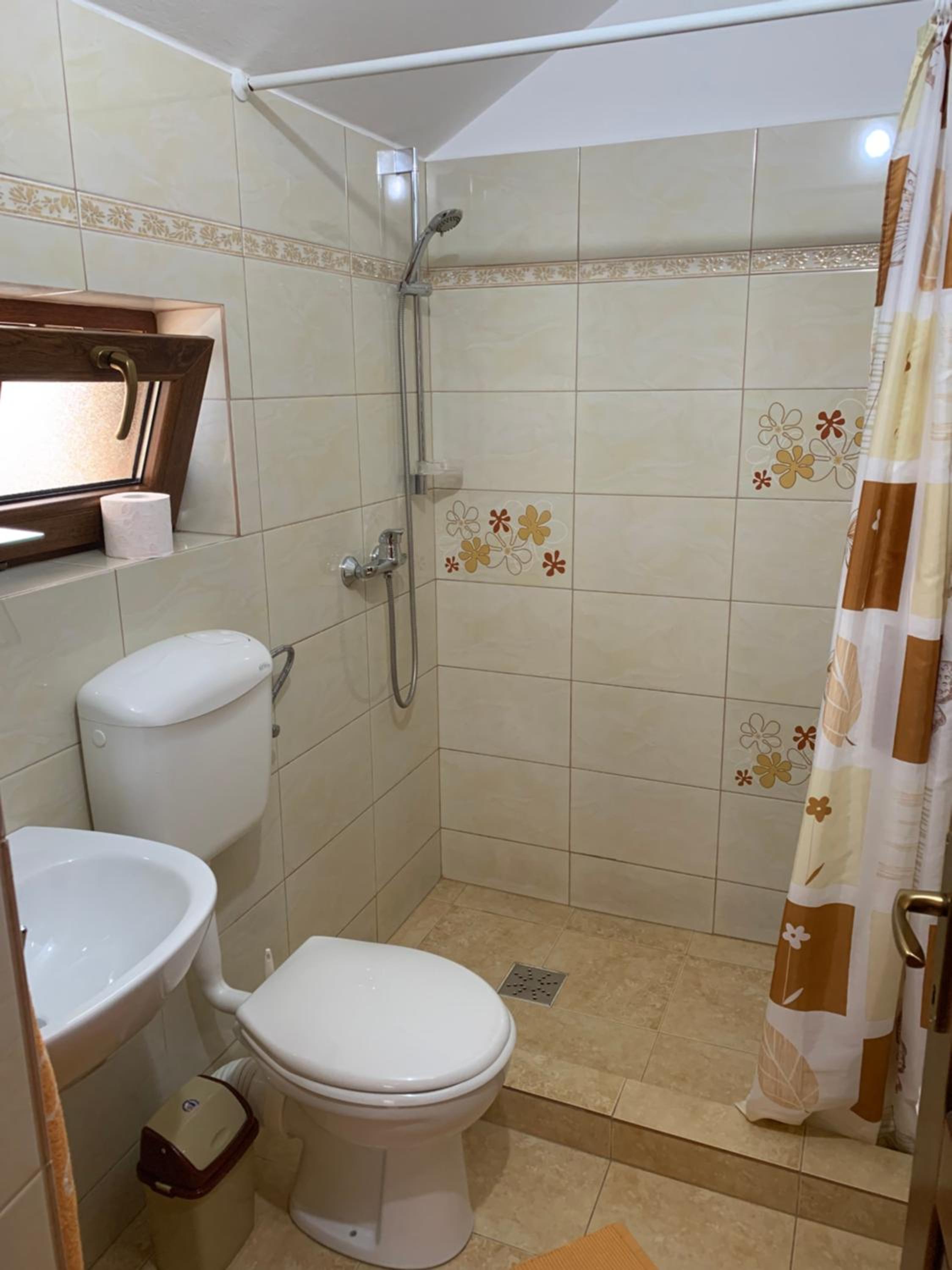 Double Room With Private Bathroom photo 2