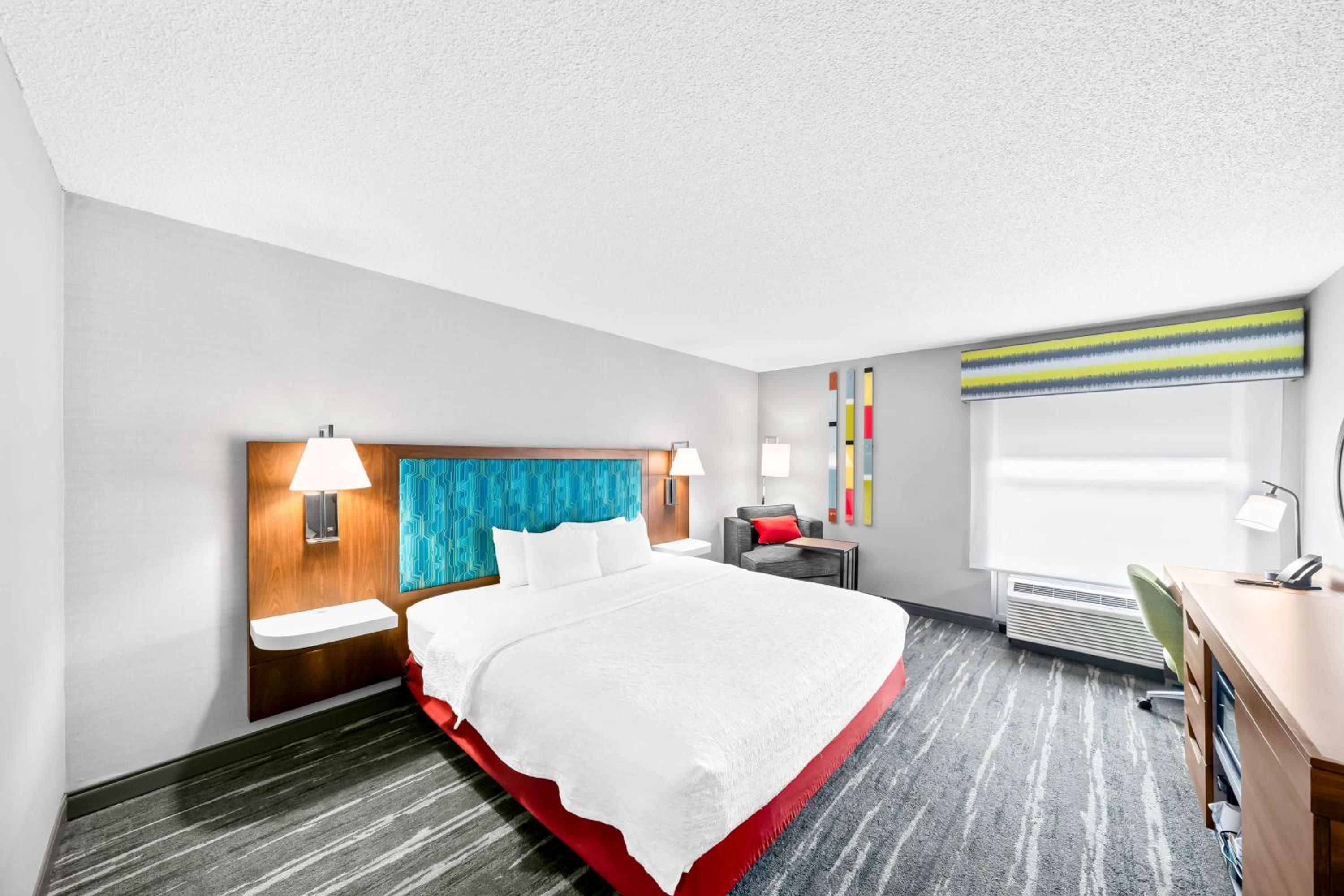 King Room with King Bed - Non-Smoking - Photo 1