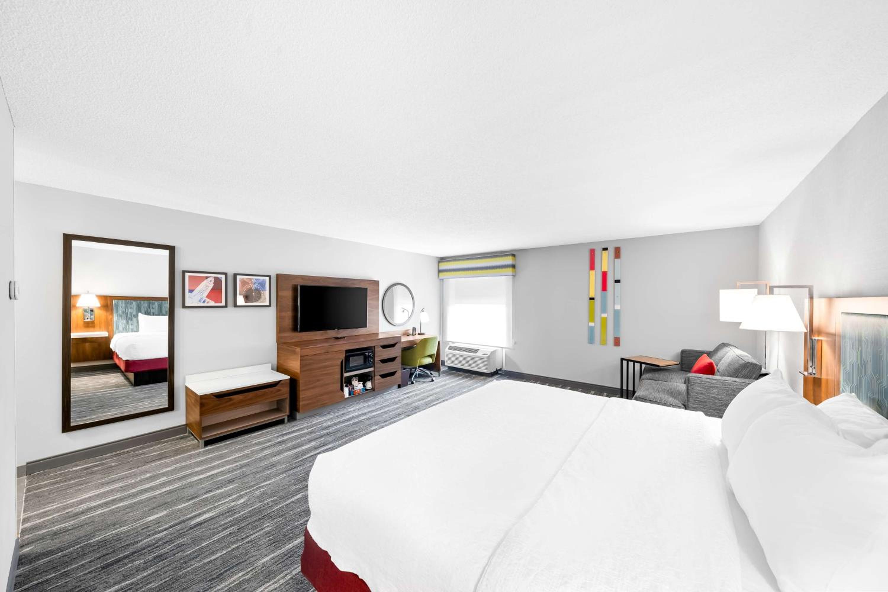 King Room with Sofa Bed and Study - Non-Smoking - Photo 6