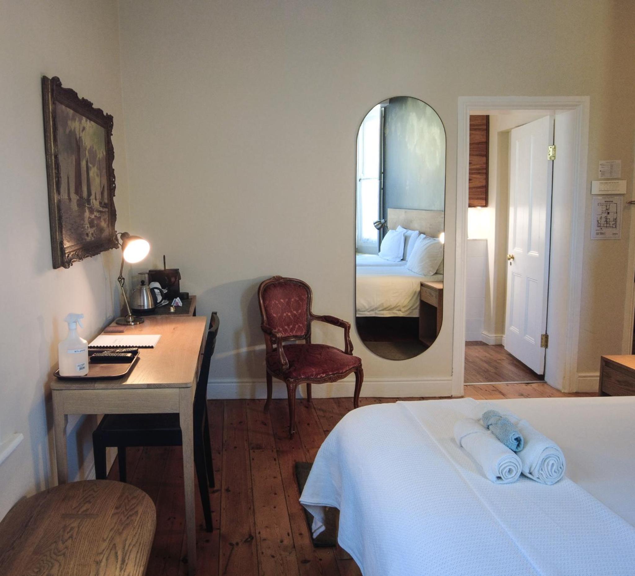 Victorian Twin Room 2 - Photo 3