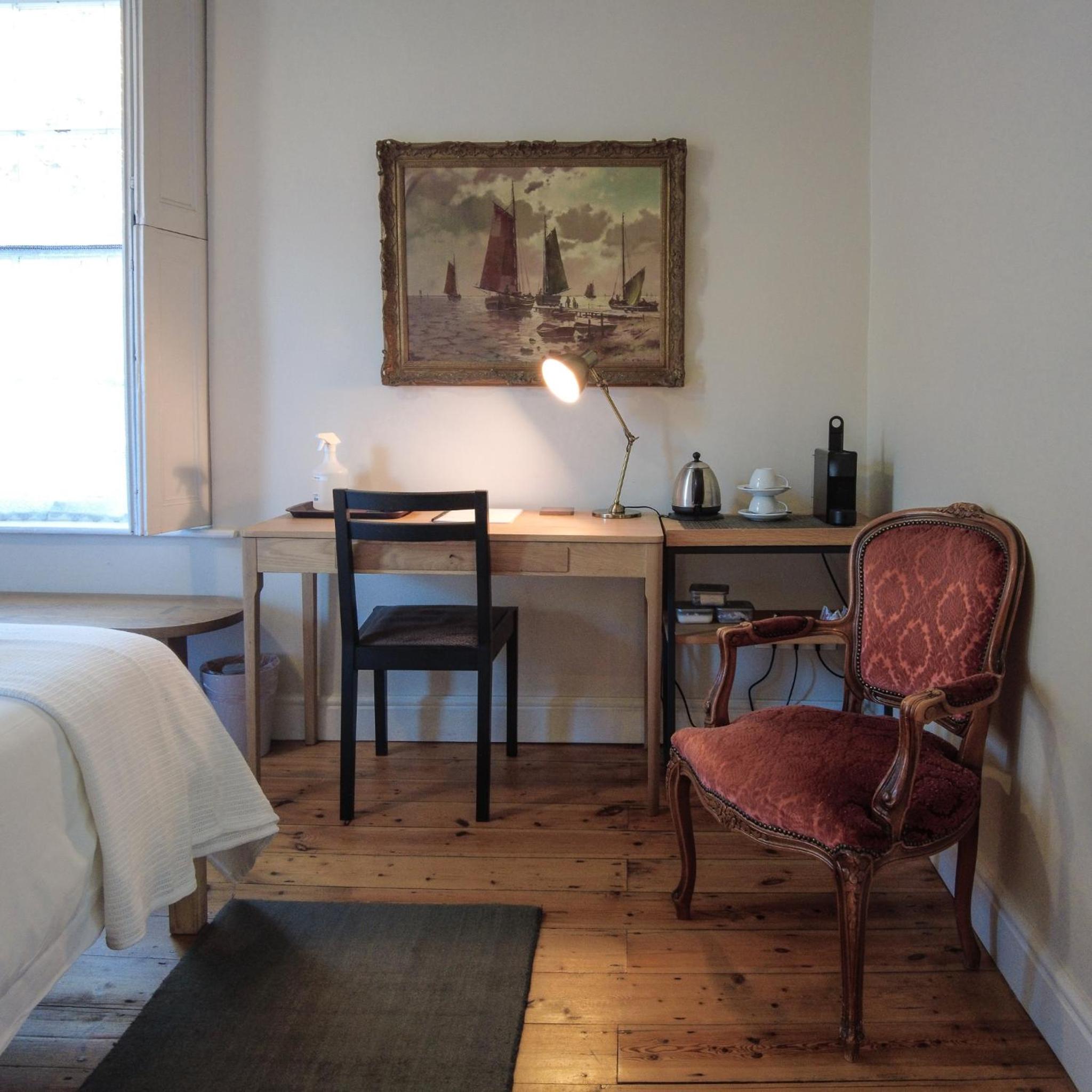 Victorian Twin Room 2 - Photo 8