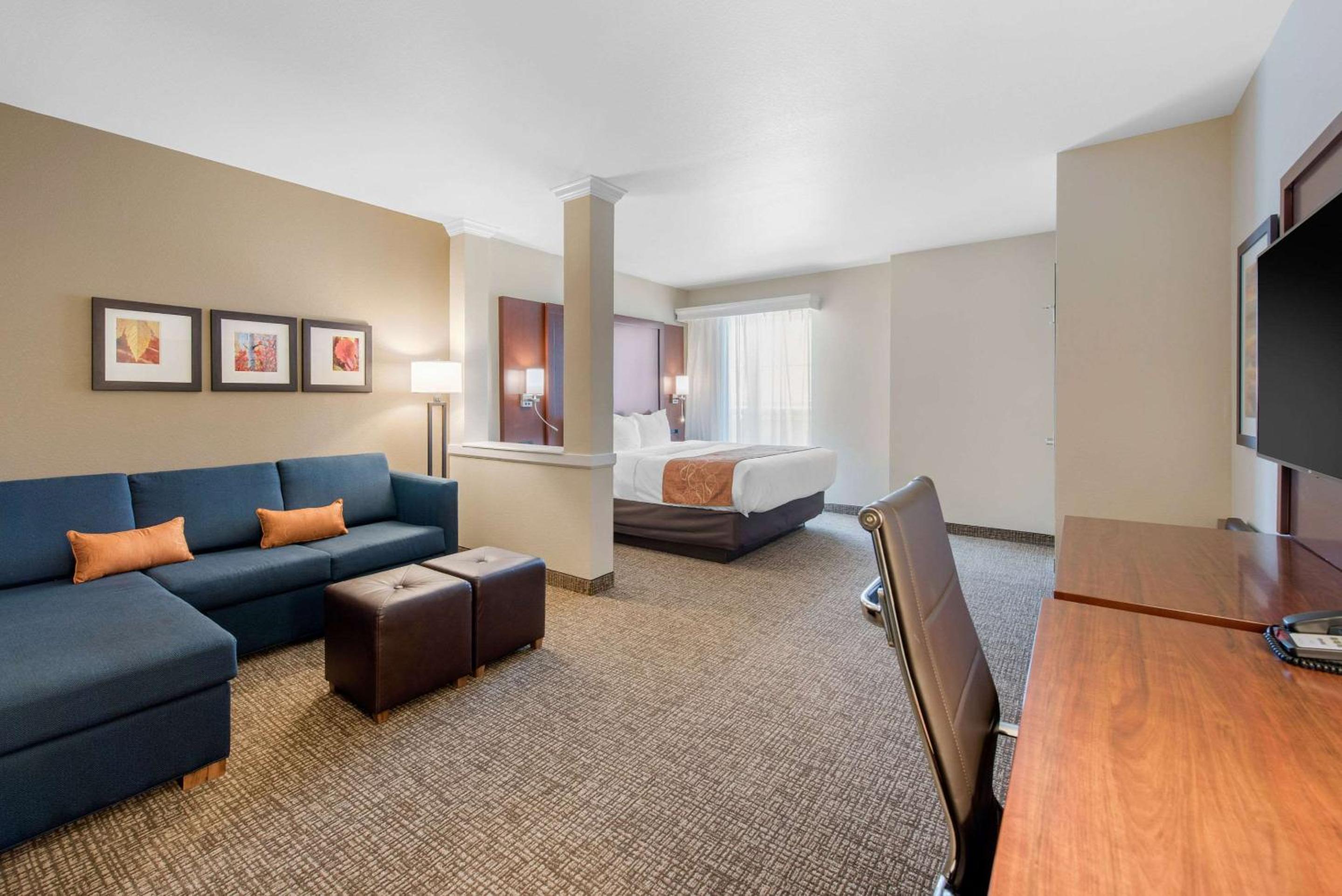 King Suite with Sofa Bed and Spa Bath - Non-Smoking photo 1