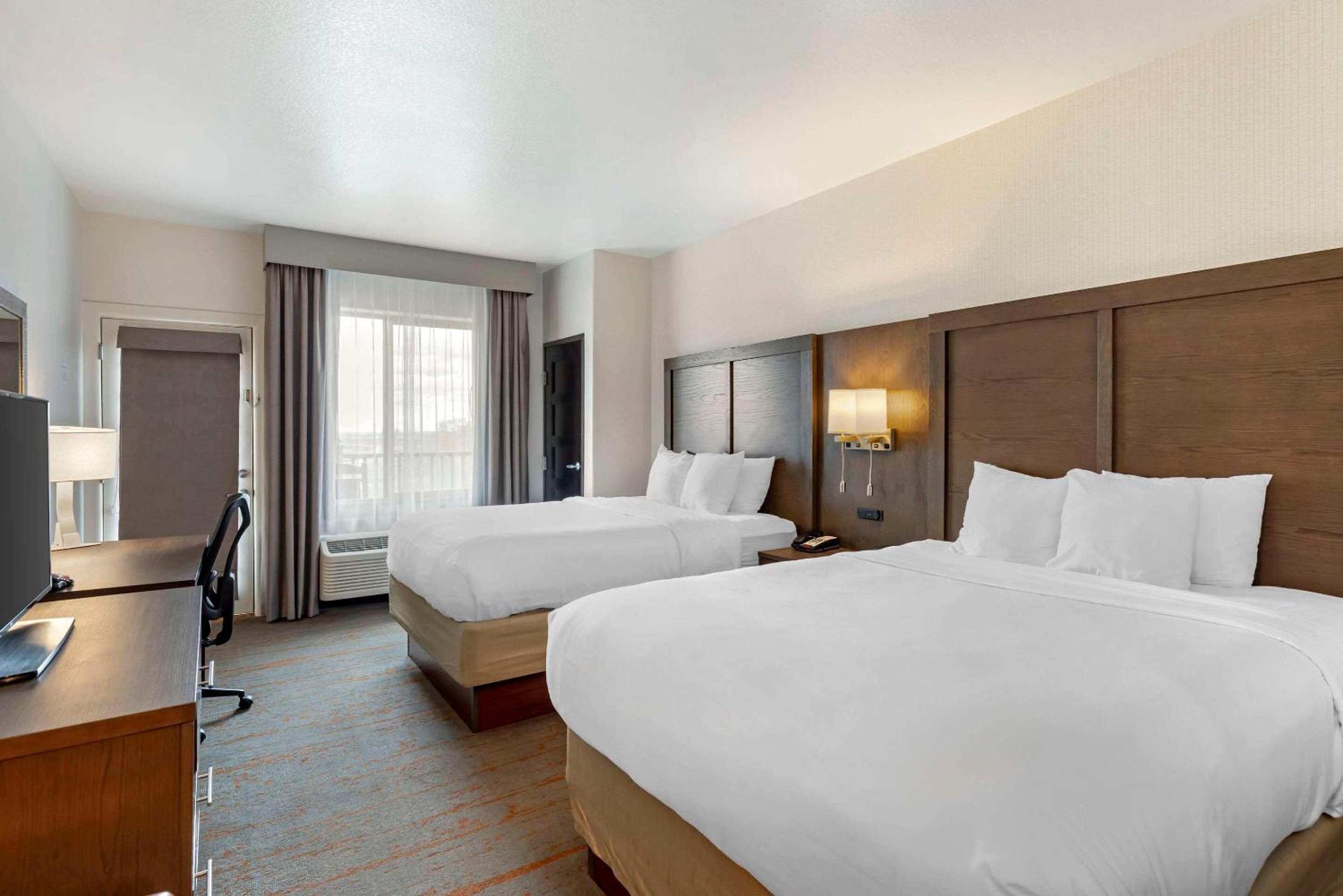 Queen Suite with Two Queen Beds and Sofa Bed - Non-Smoking