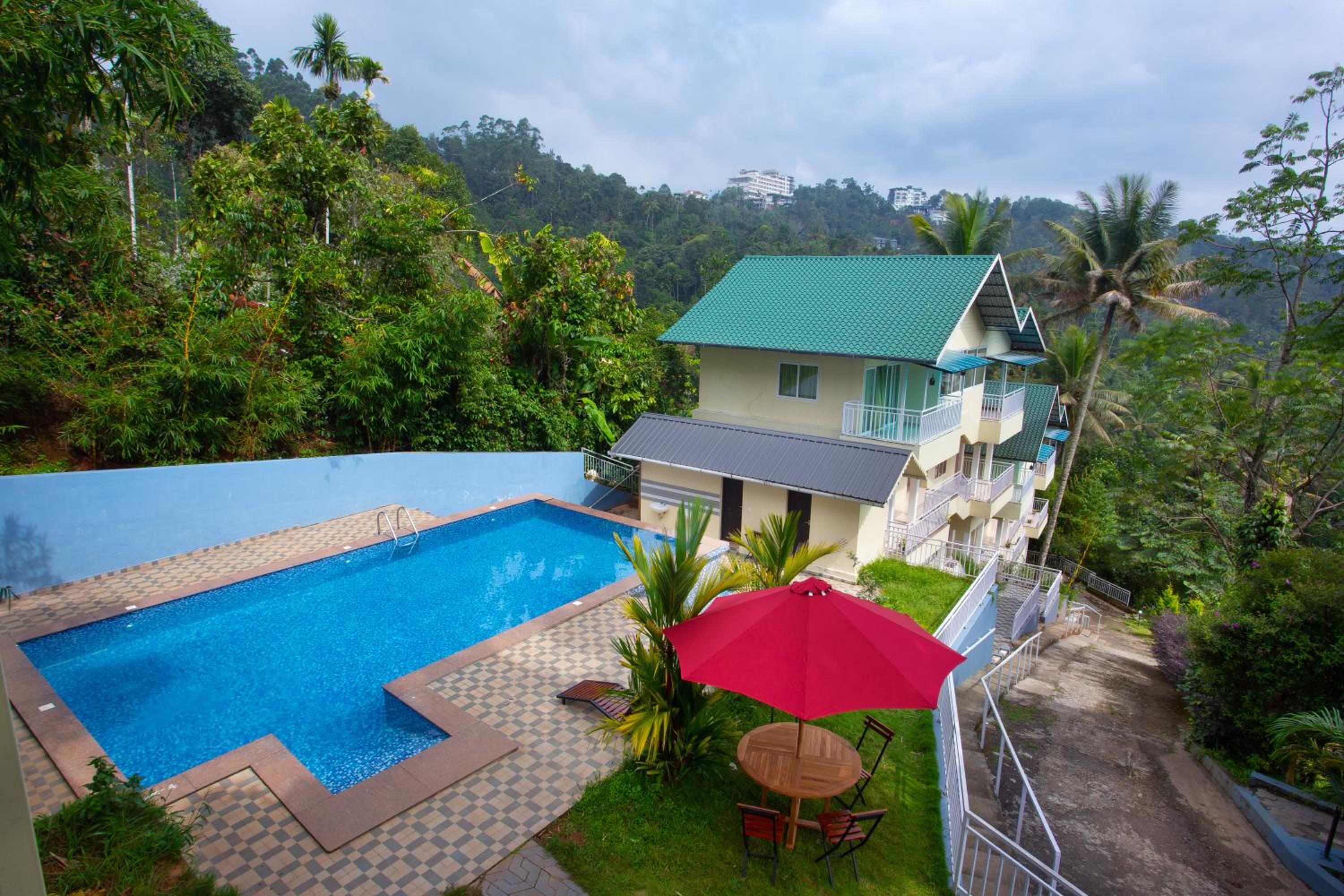 Deluxe Double Room (2 Adults + 1 Child) photo 3