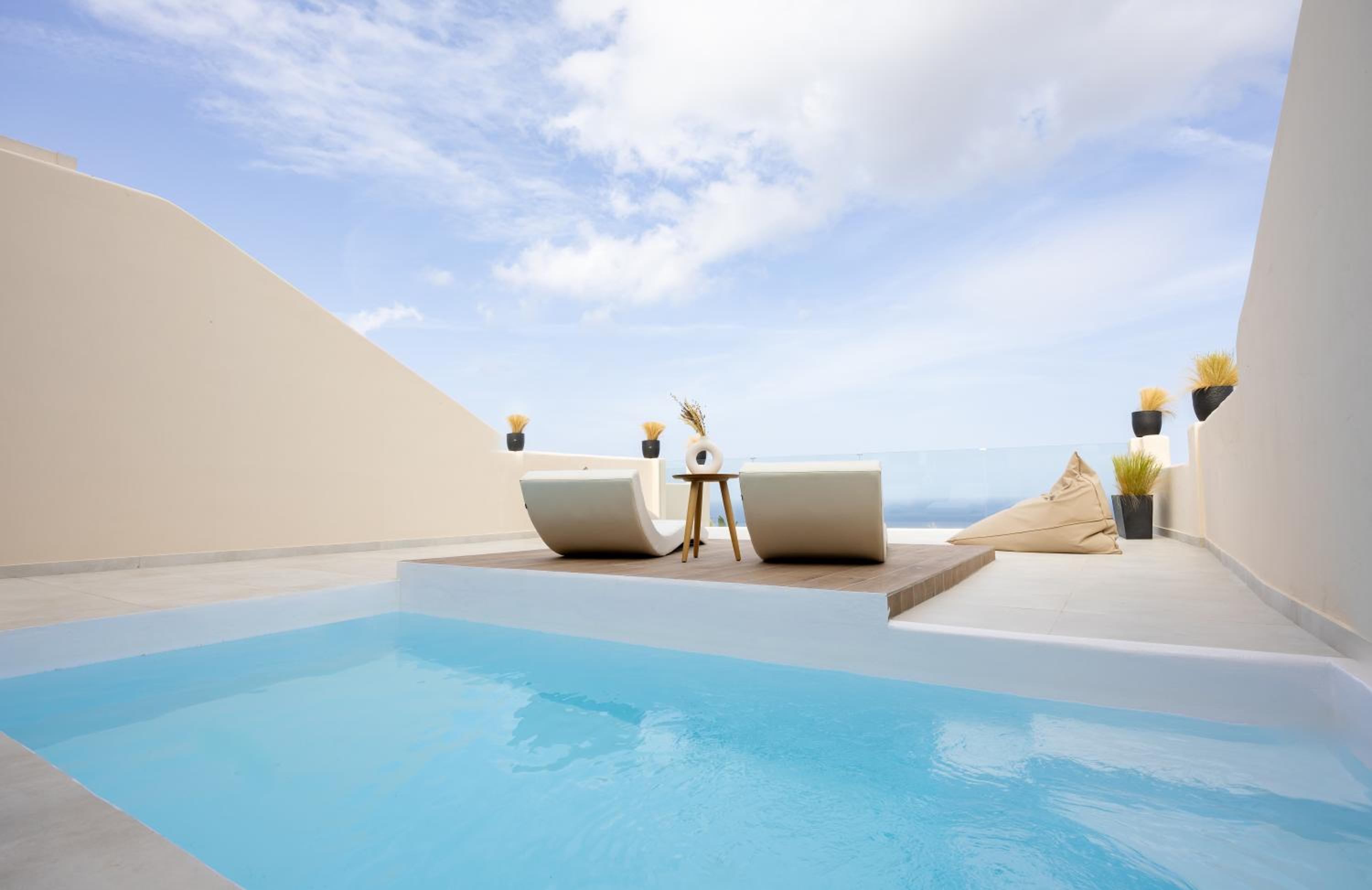 Family Two Bedroom Suite with Sea view and Private Heated Pool - Photo 5