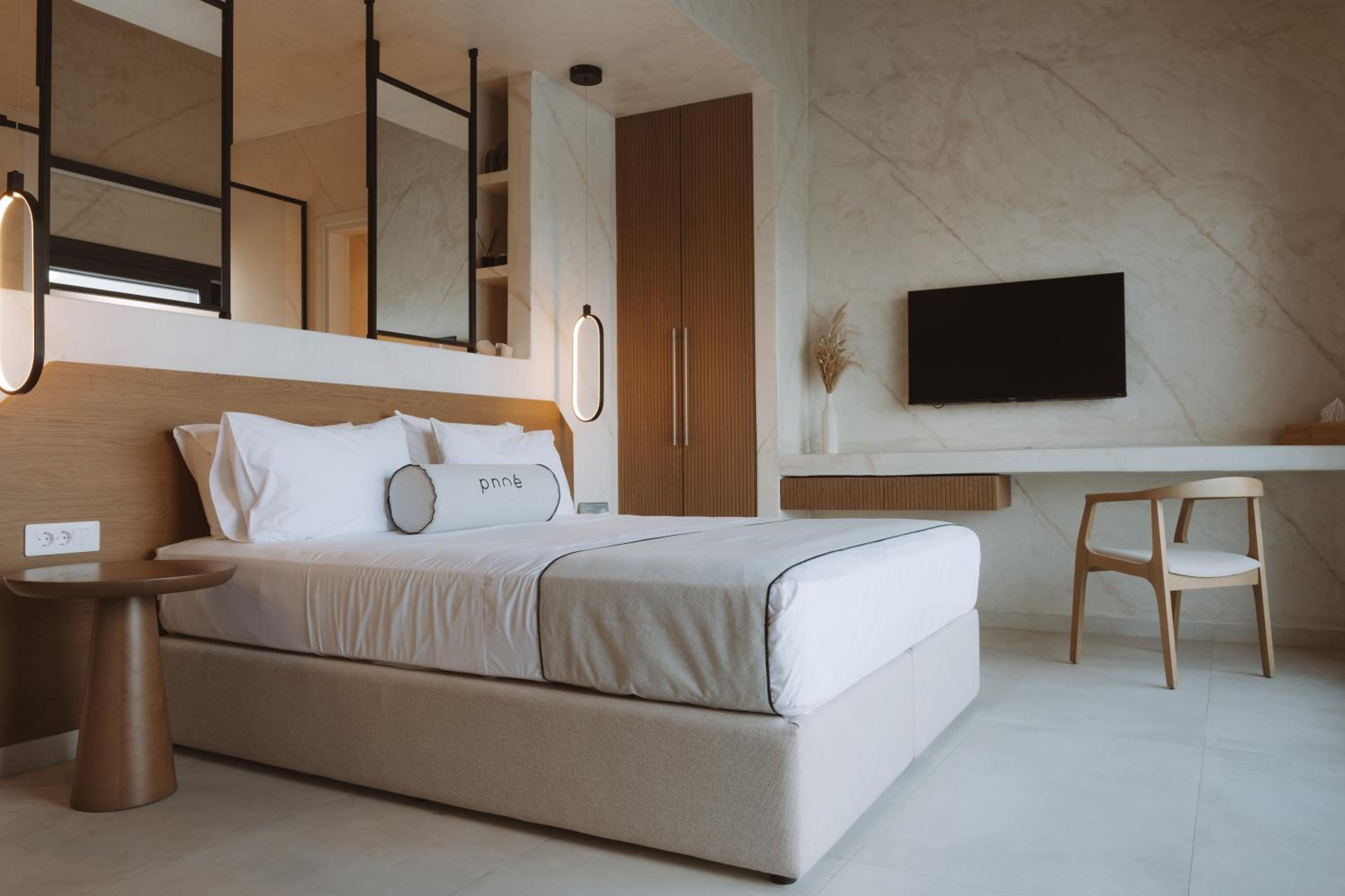 Family Two Bedroom Suite with Sea view and Private Heated Pool - Photo 3