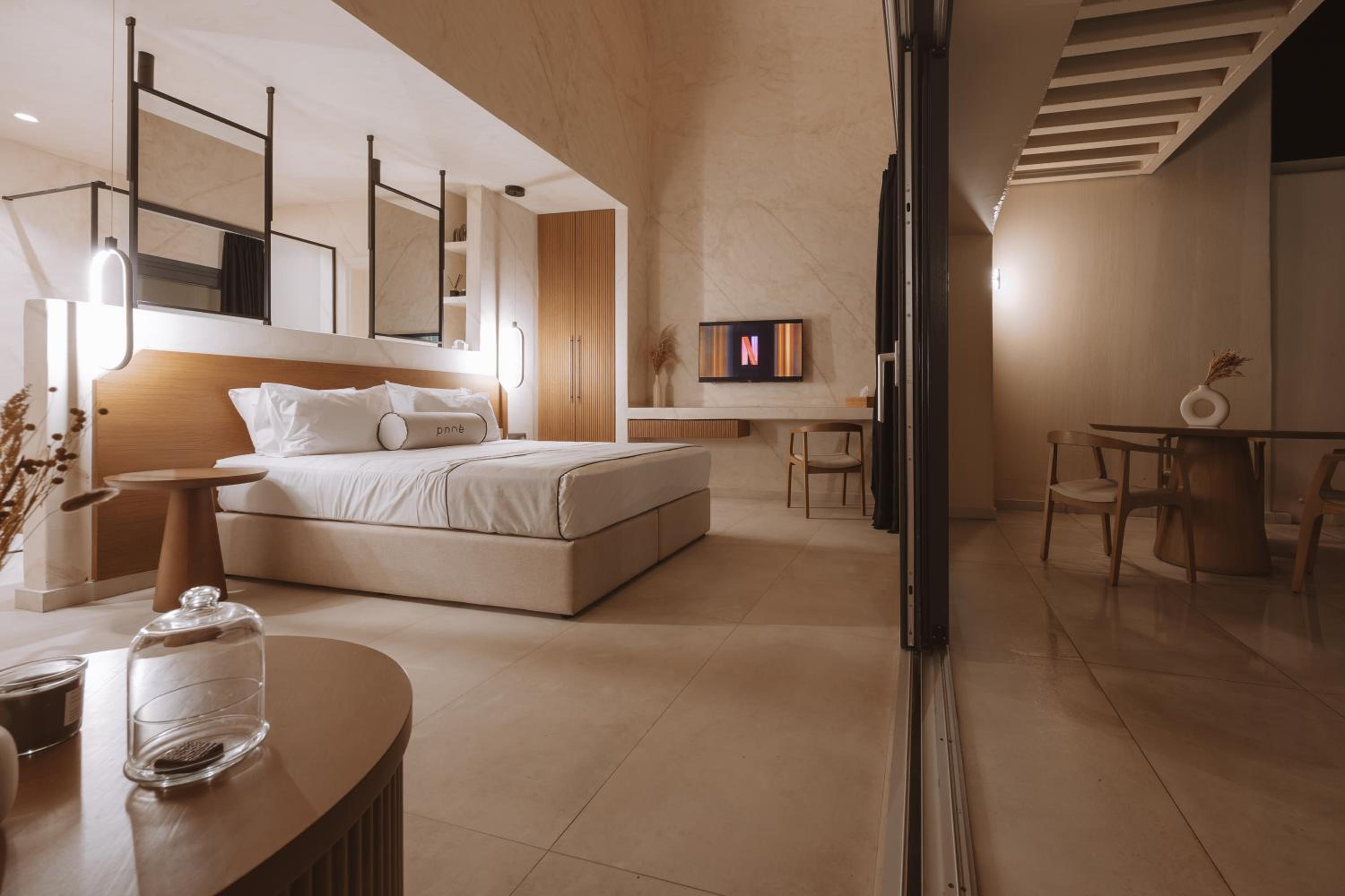 Family Two Bedroom Suite with Sea view and Private Heated Pool - Photo 8