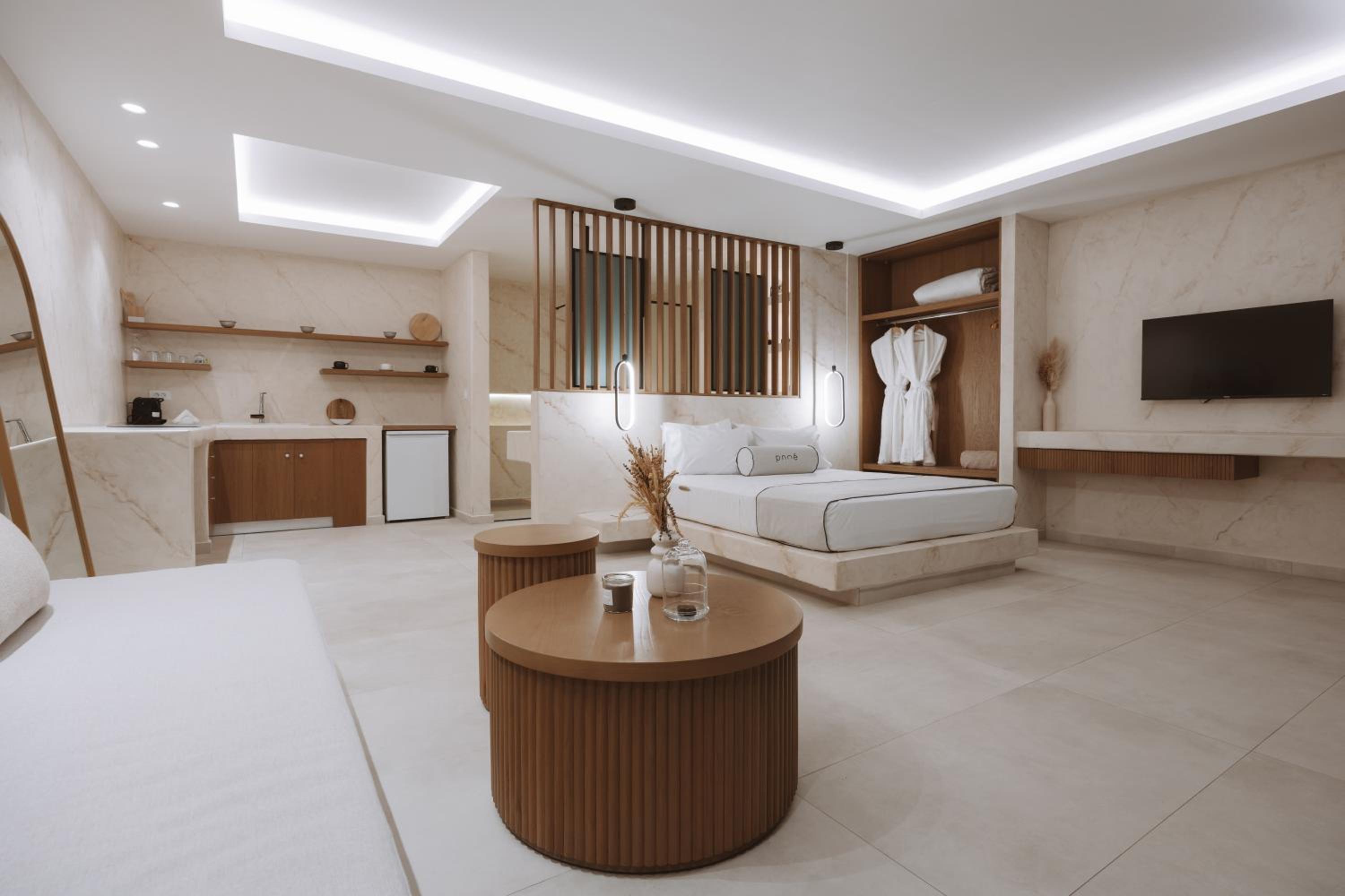 Junior Suite with Sea View and Private Heated Pool - Photo 12