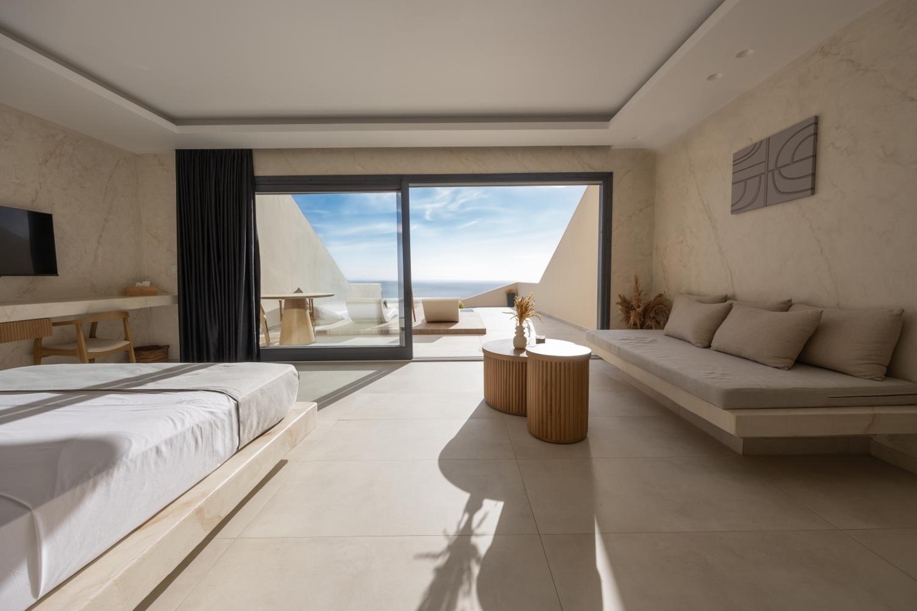 Junior Suite with Sea View and Private Heated Pool - Photo 6
