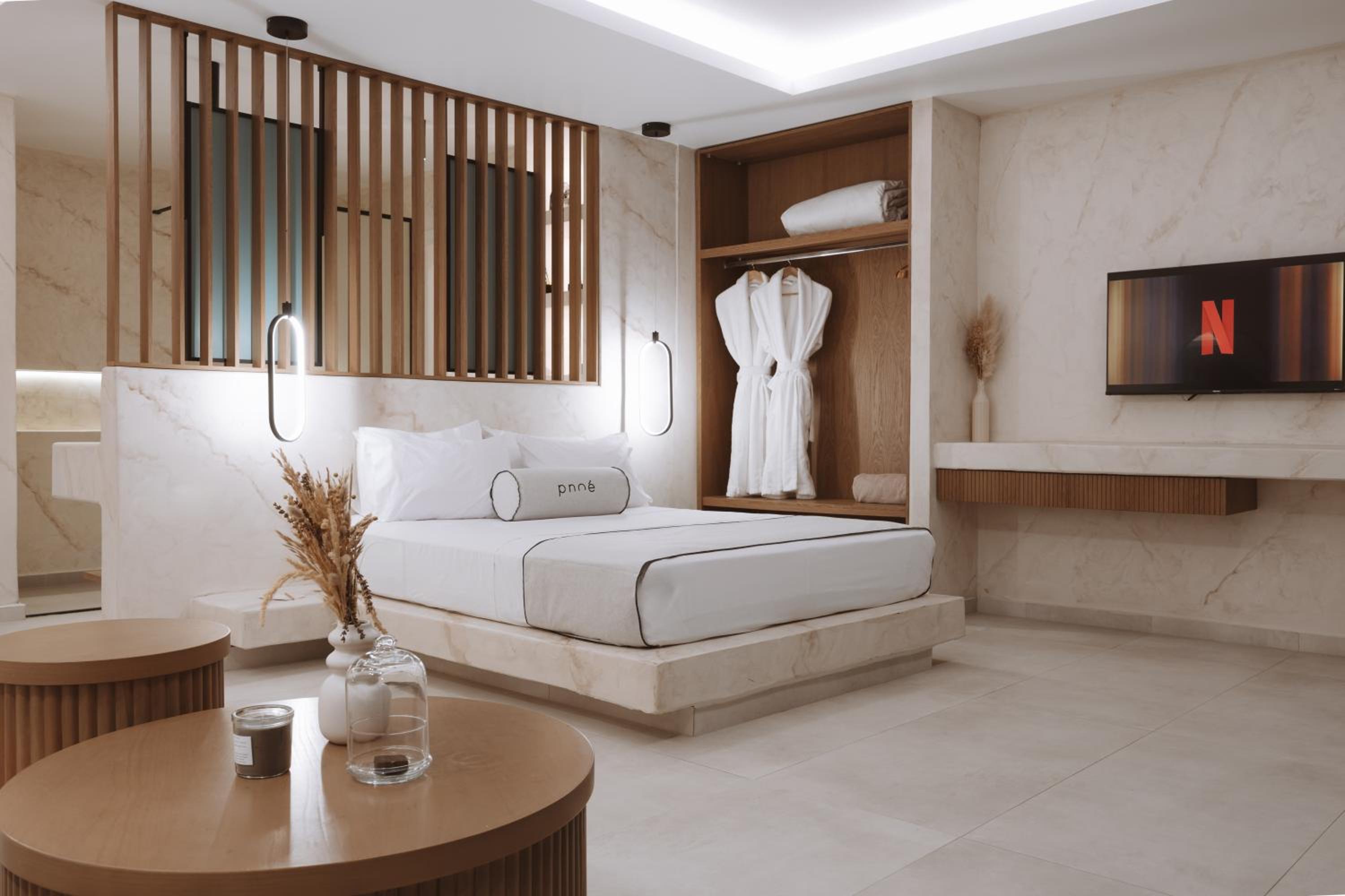 Junior Suite with Sea View and Private Heated Pool - Photo 4