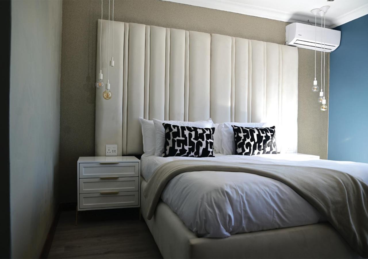 Deluxe King Room photo 1