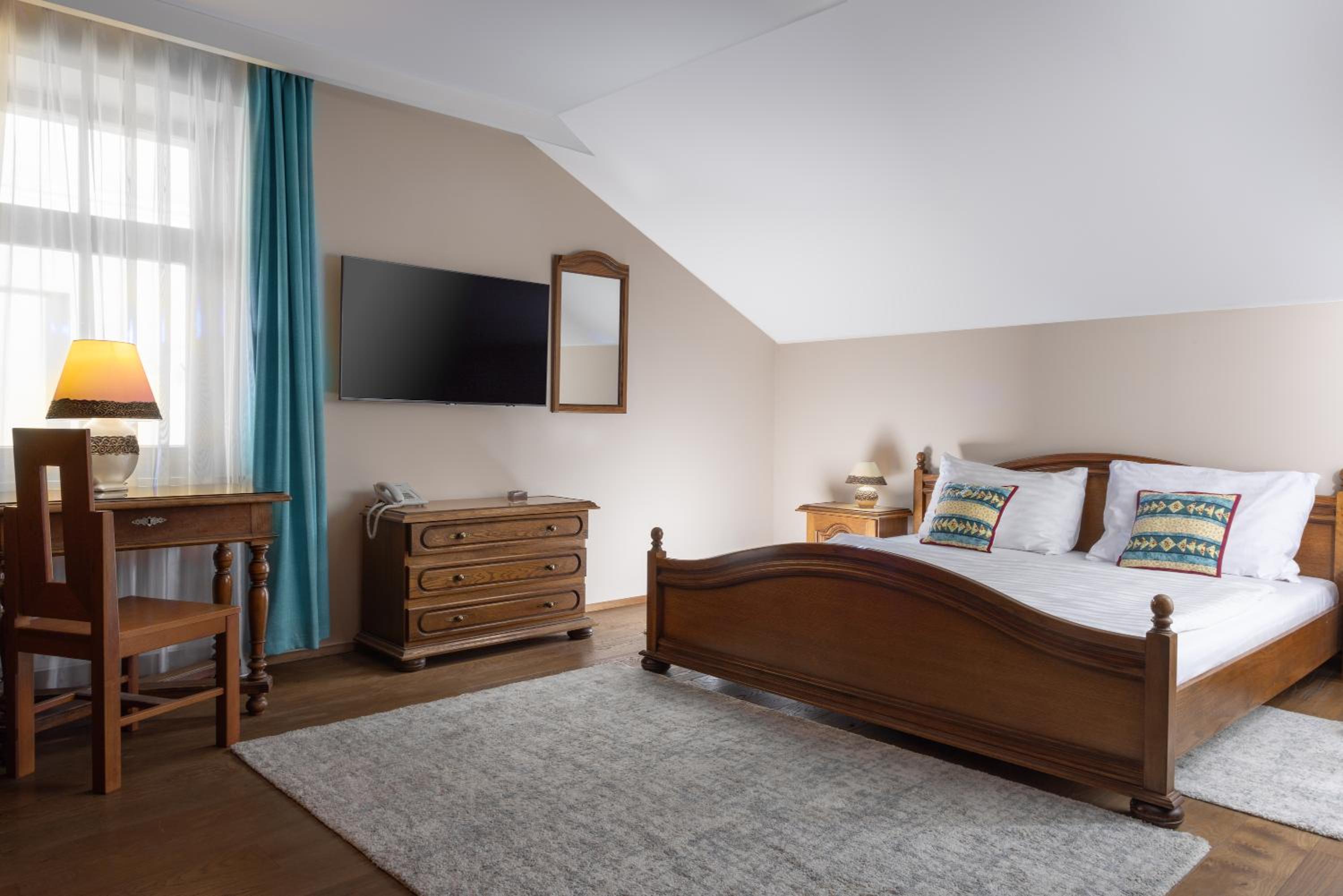 Deluxe King Room photo 1