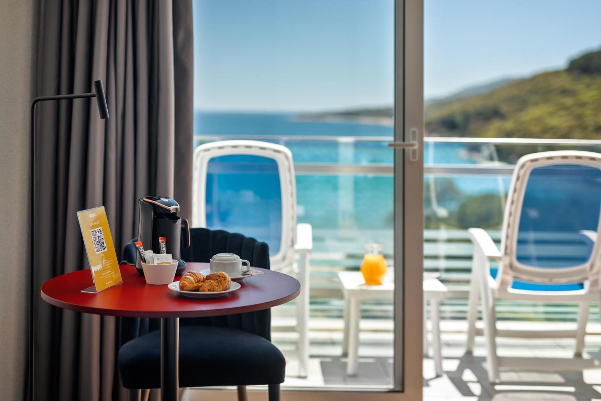 Deluxe Single Room with Sea View photo 3