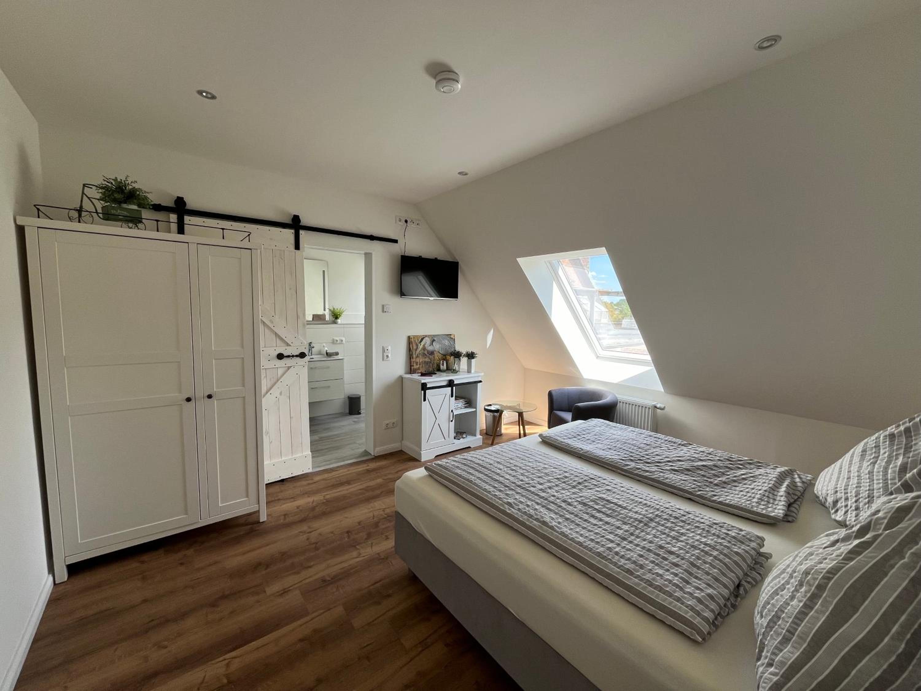 Double Room with Private Bathroom - Photo 8