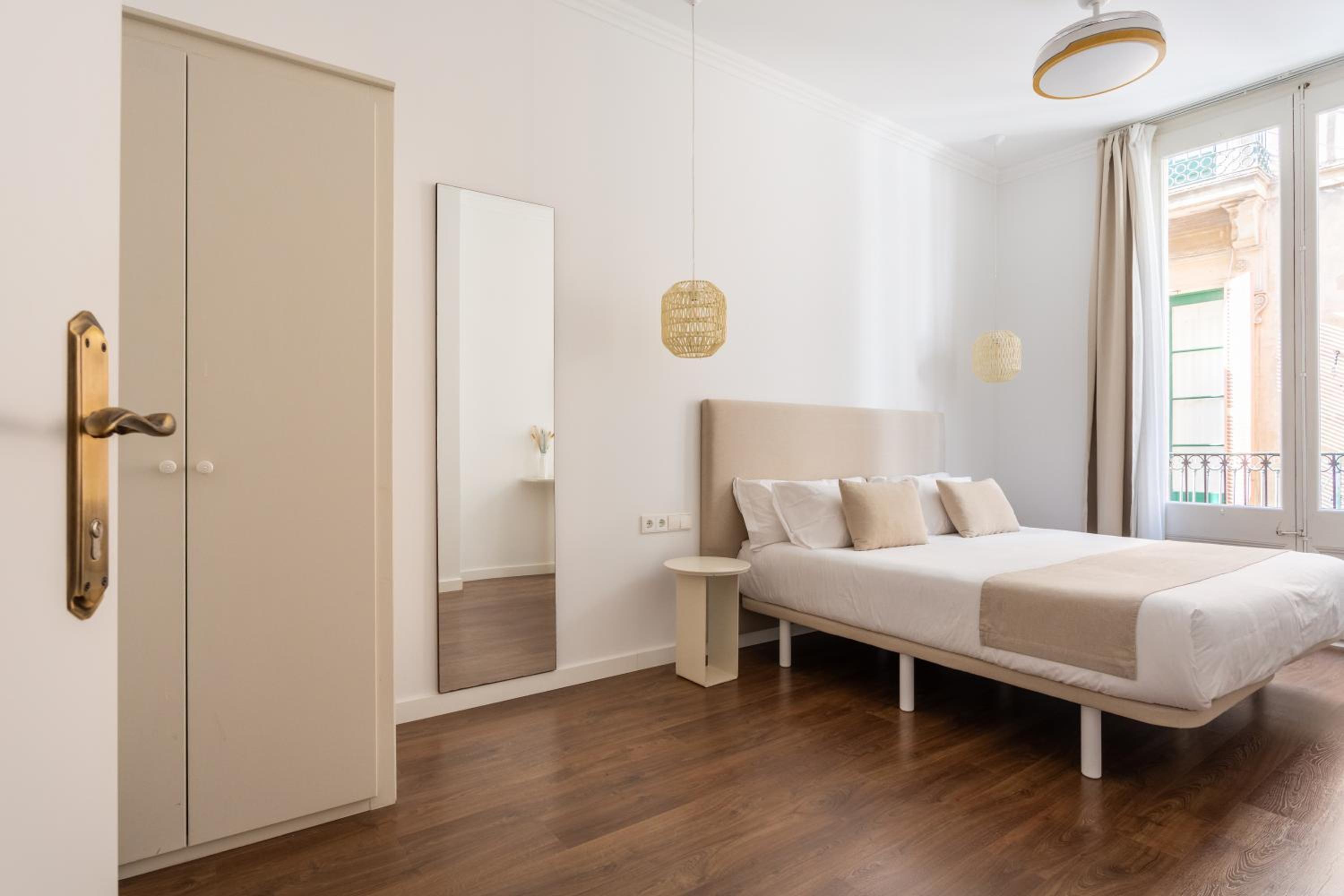 Deluxe Double Room with Bath - Photo 16
