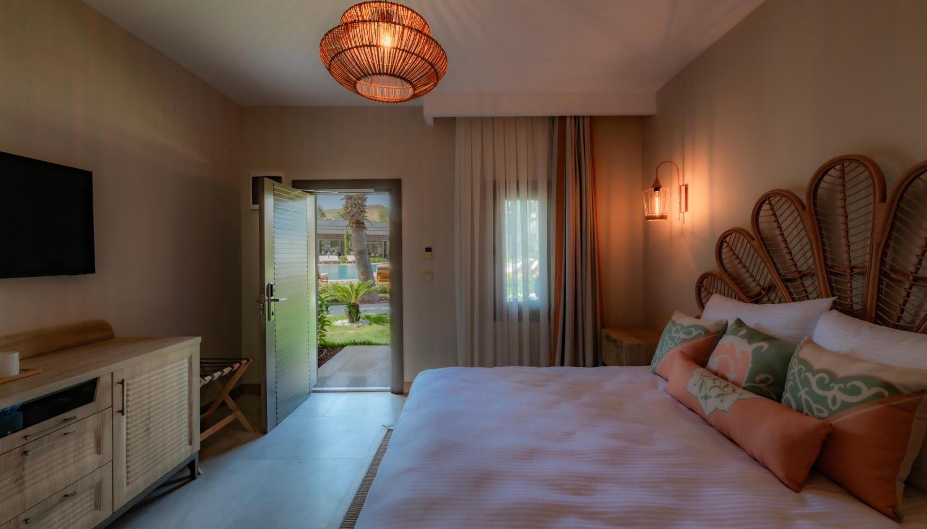 Double Room with Pool View photo 1