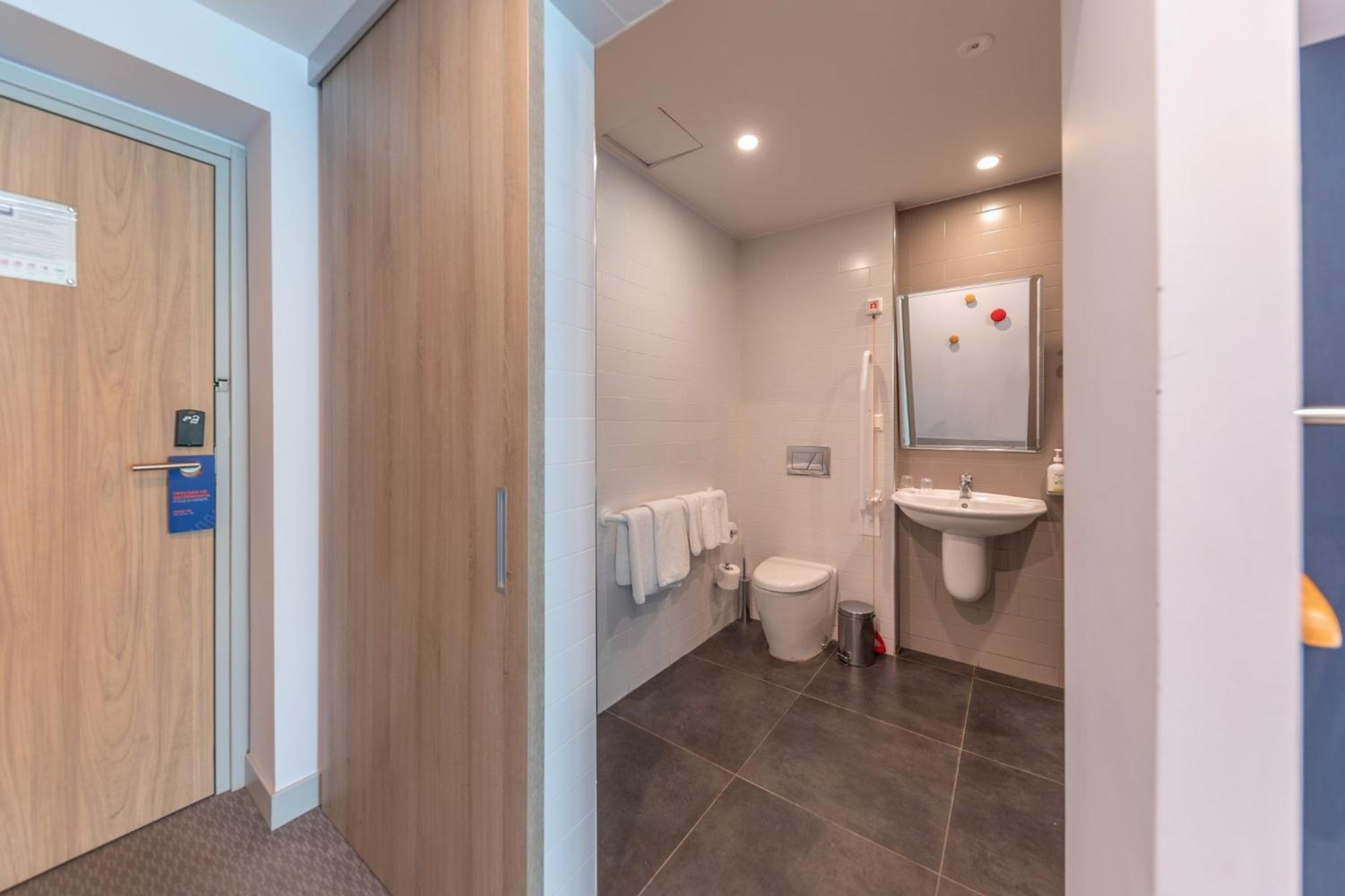 Standard Double Room with Free Breakfast - Accessible photo 3