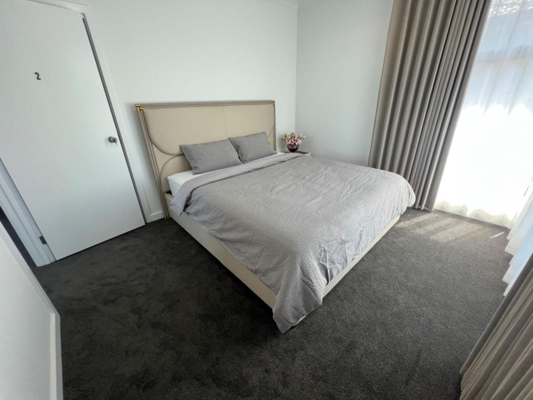 Deluxe King Room photo 1