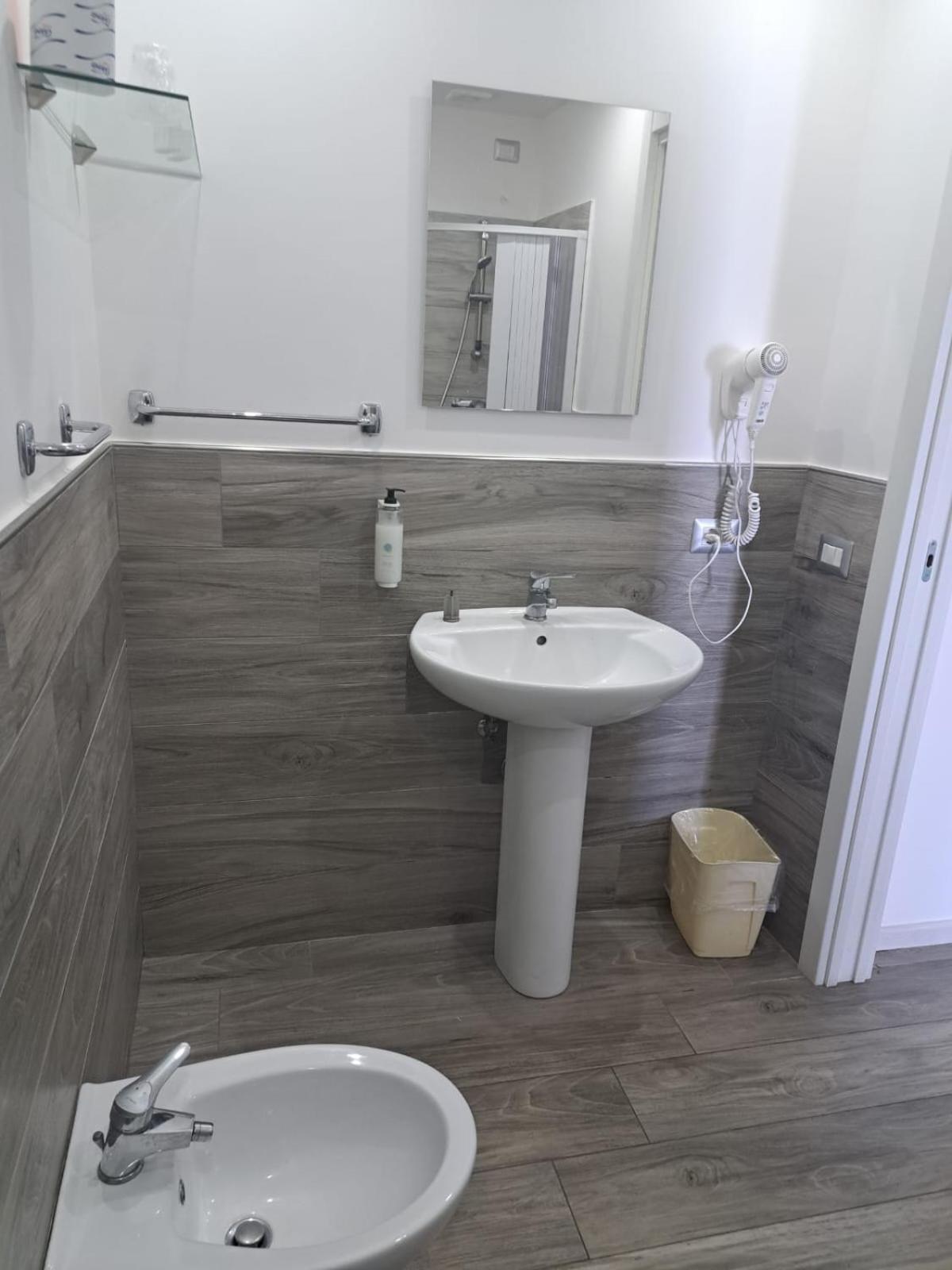 Double or Twin Room - Photo 2