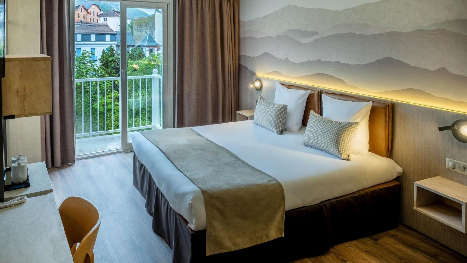 Superior Double or Twin Room with Balcony - Photo 1