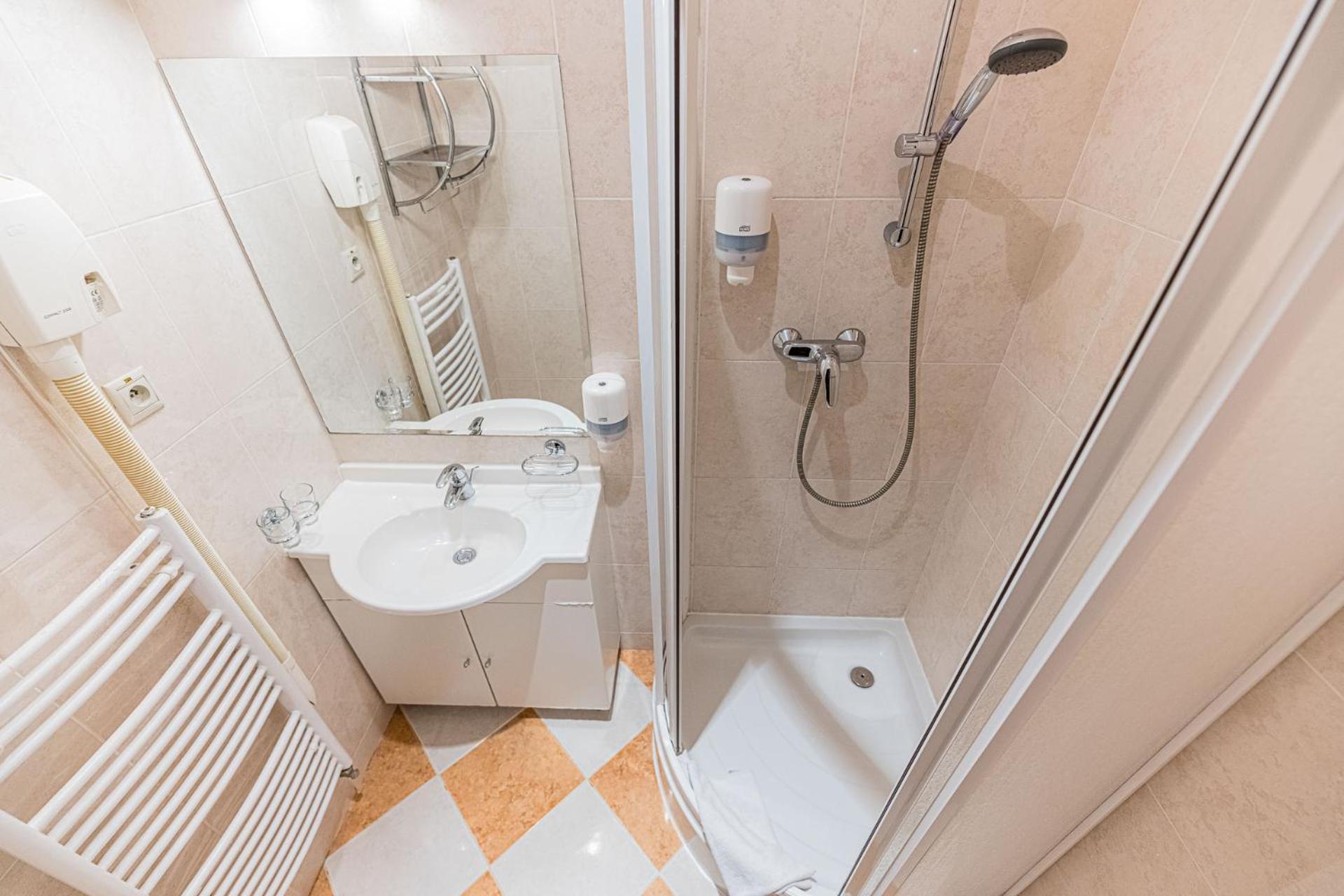 Standard Double or Twin Room photo 2